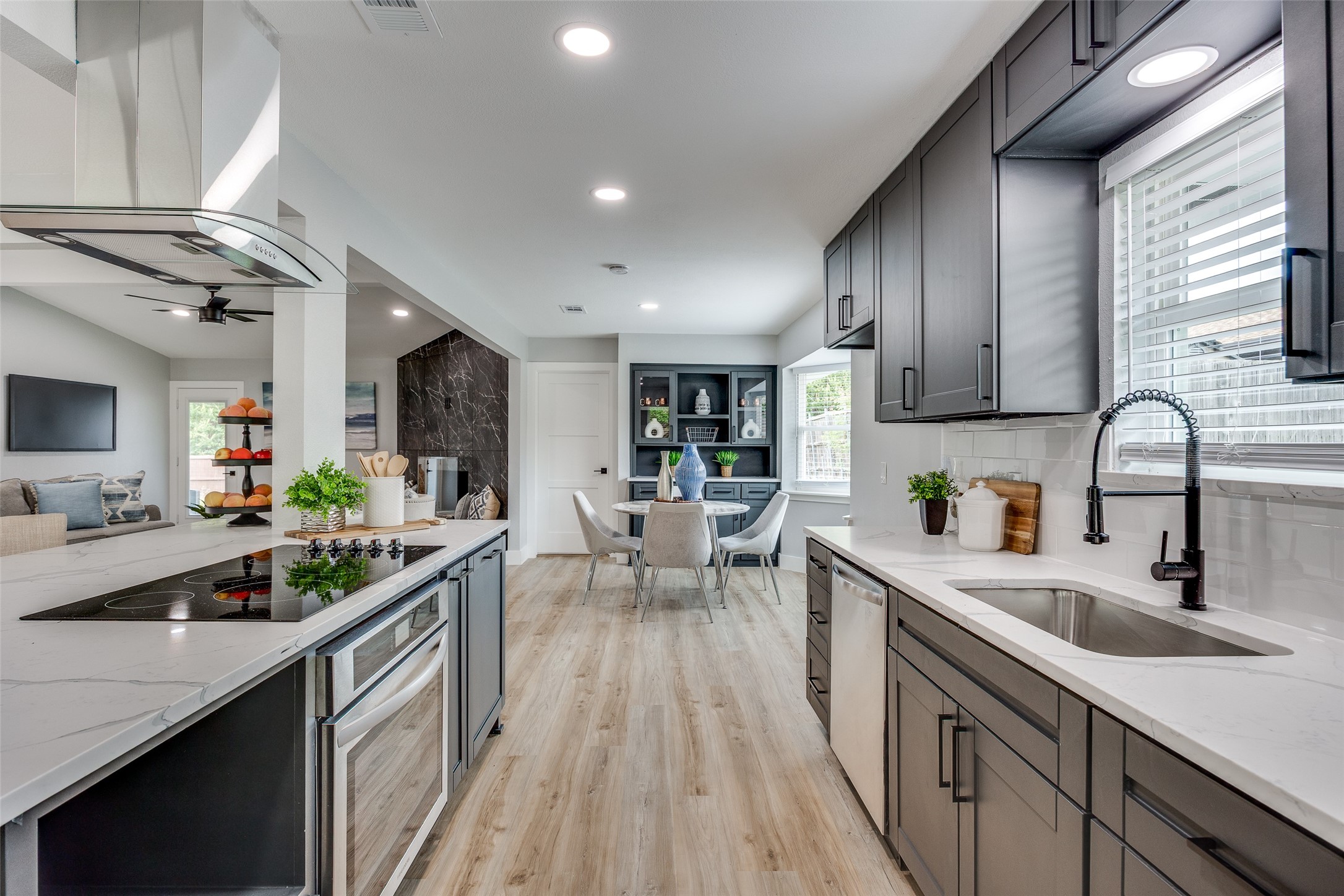 2913 Roundrock Trail