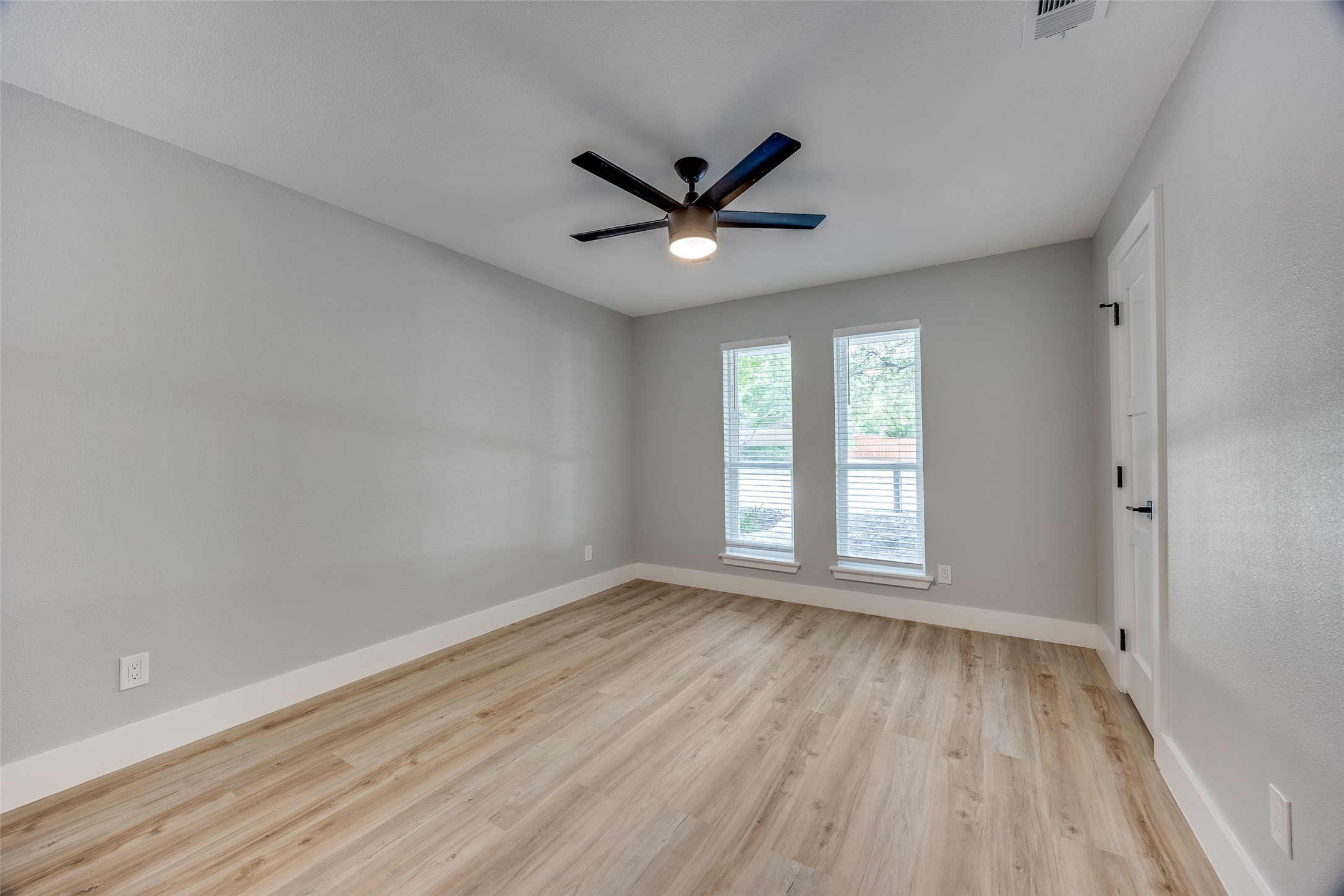 2913 Roundrock Trail