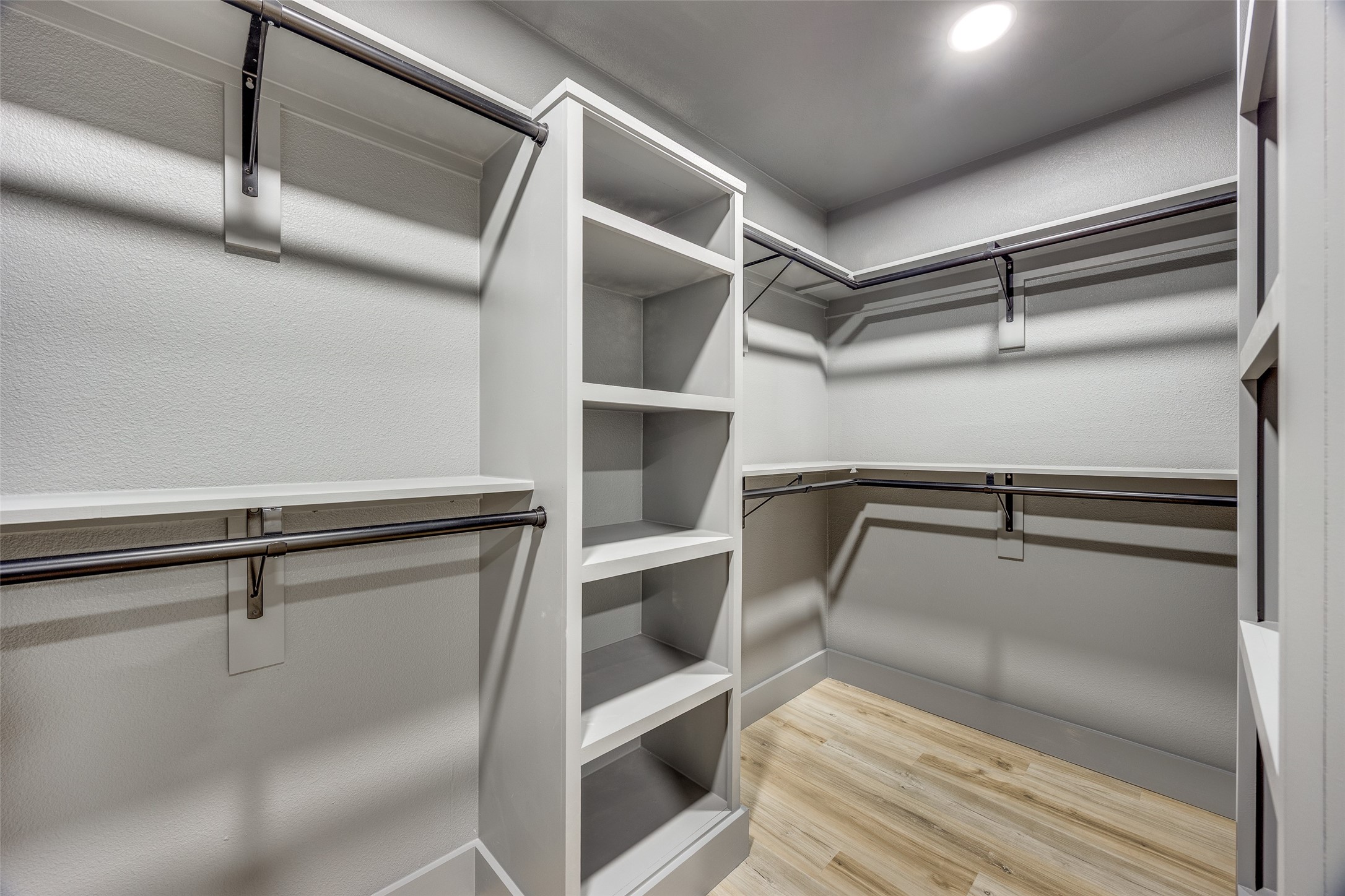 2913 Roundrock Trail