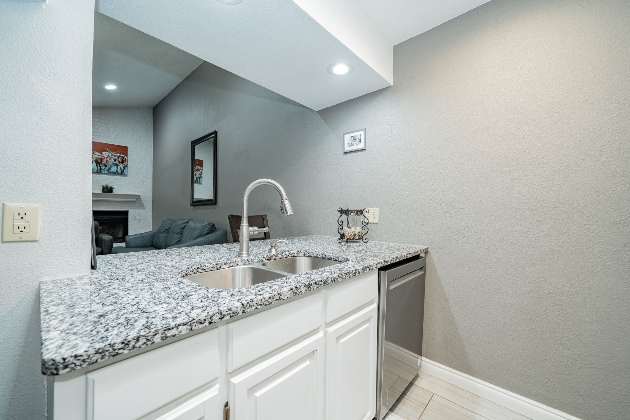 953 Cedarland Boulevard