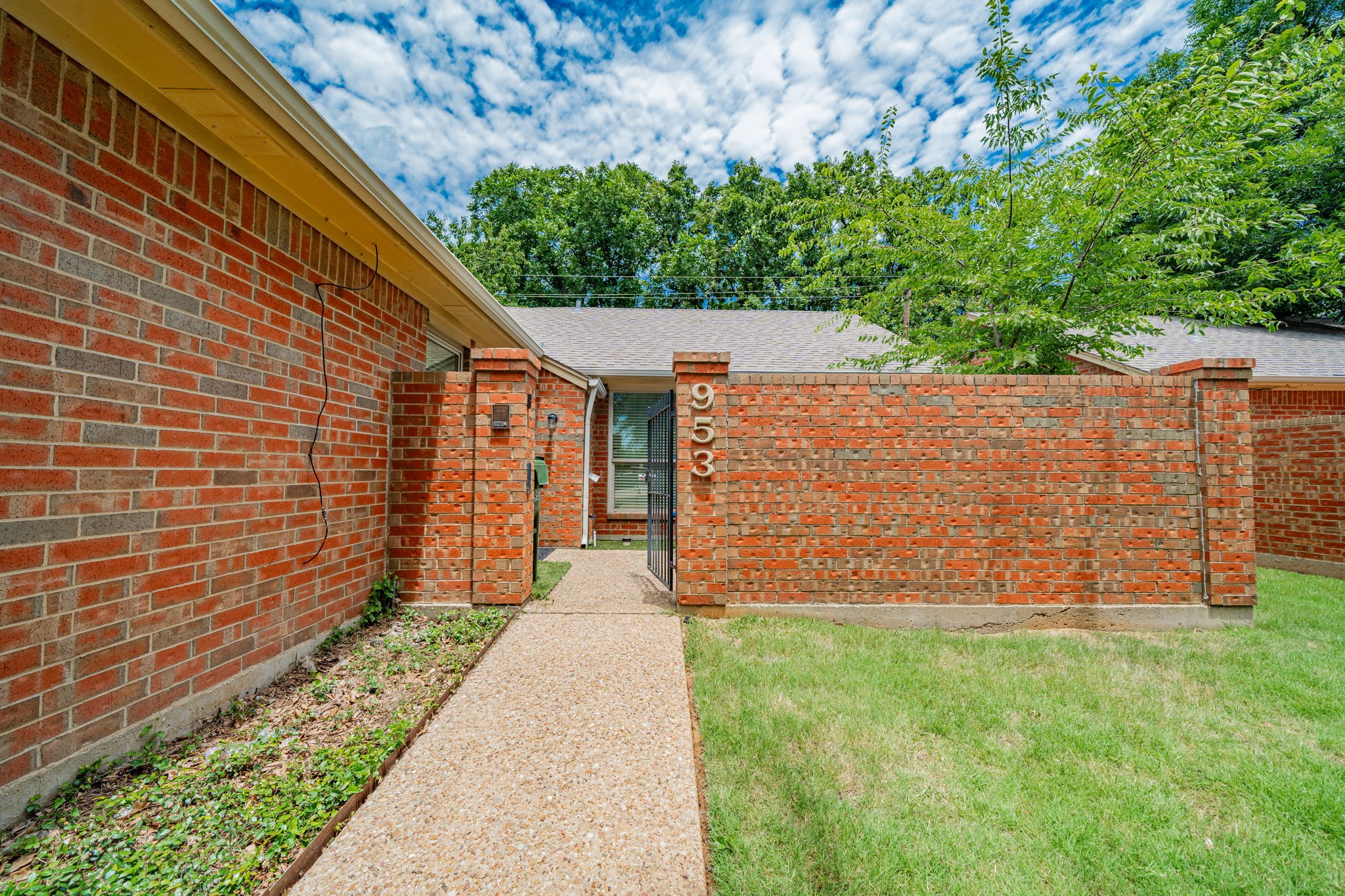 953 Cedarland Boulevard