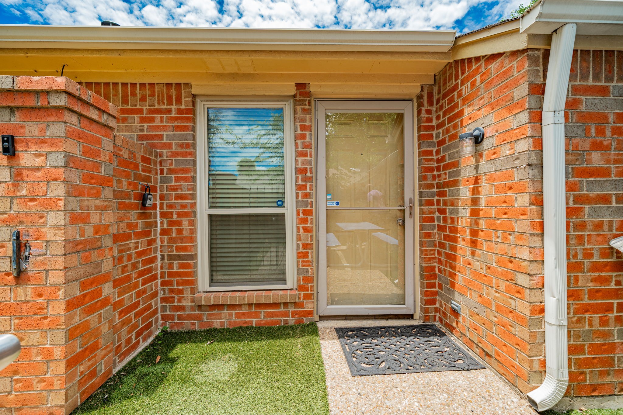 953 Cedarland Boulevard