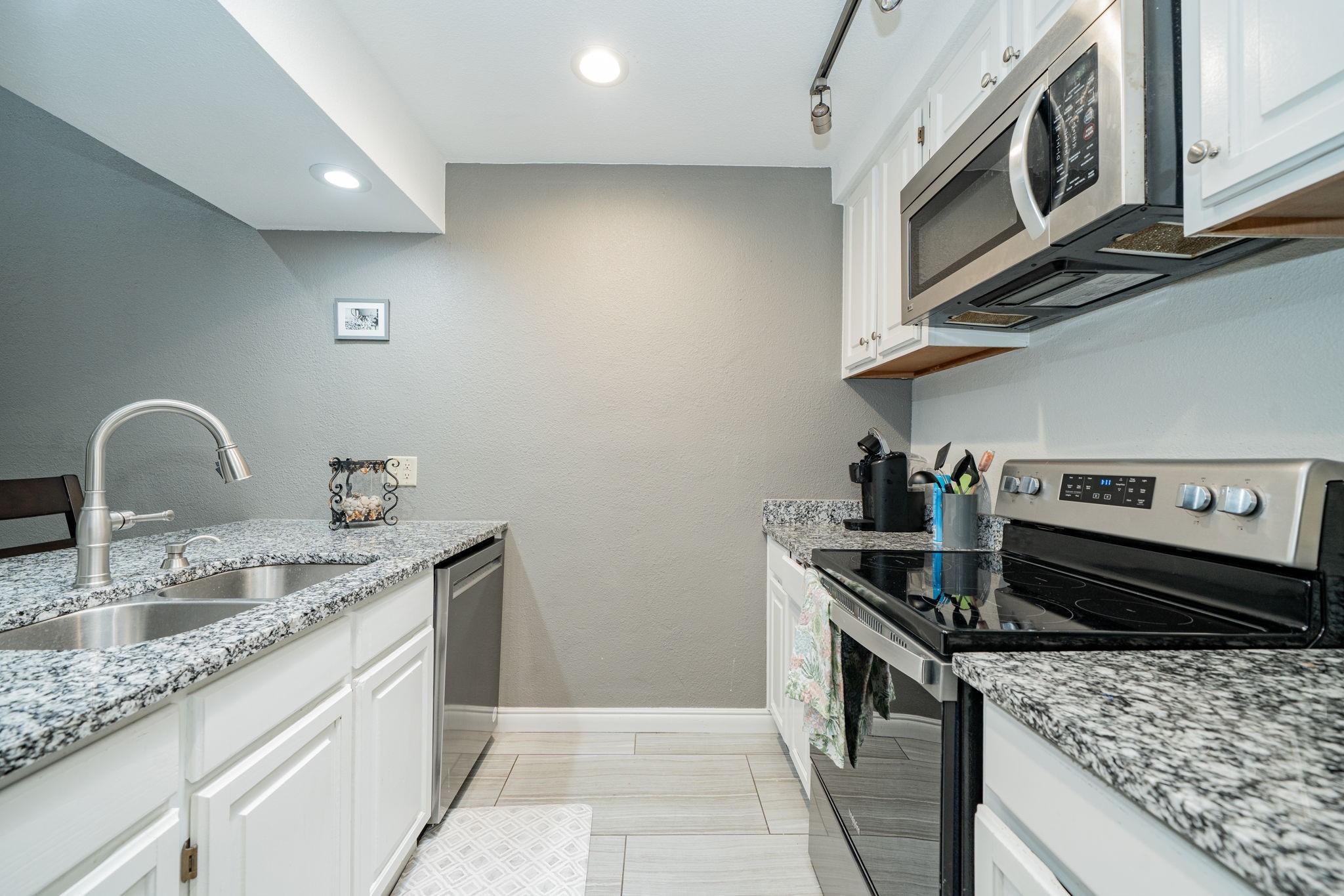 953 Cedarland Boulevard