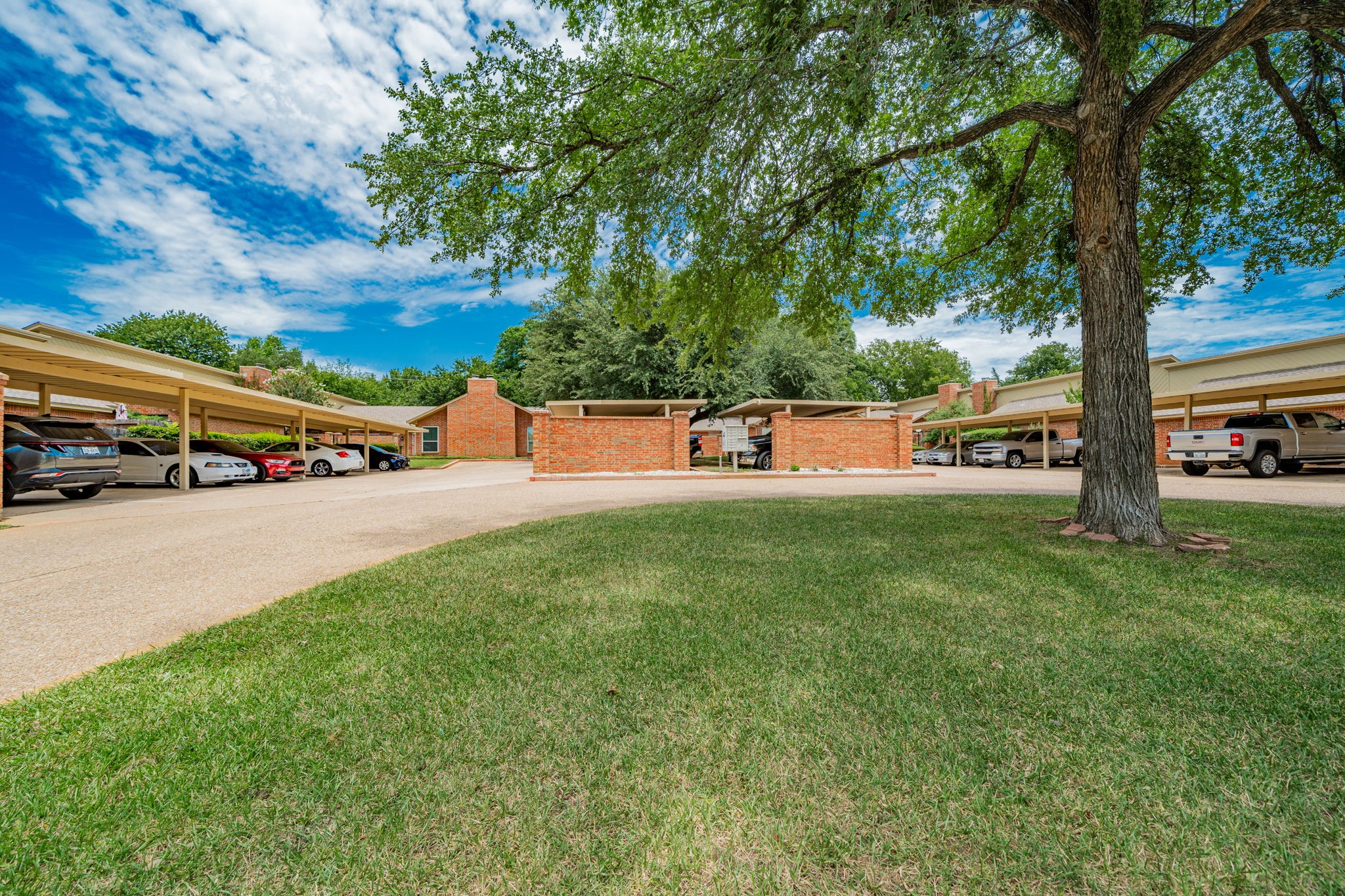 953 Cedarland Boulevard