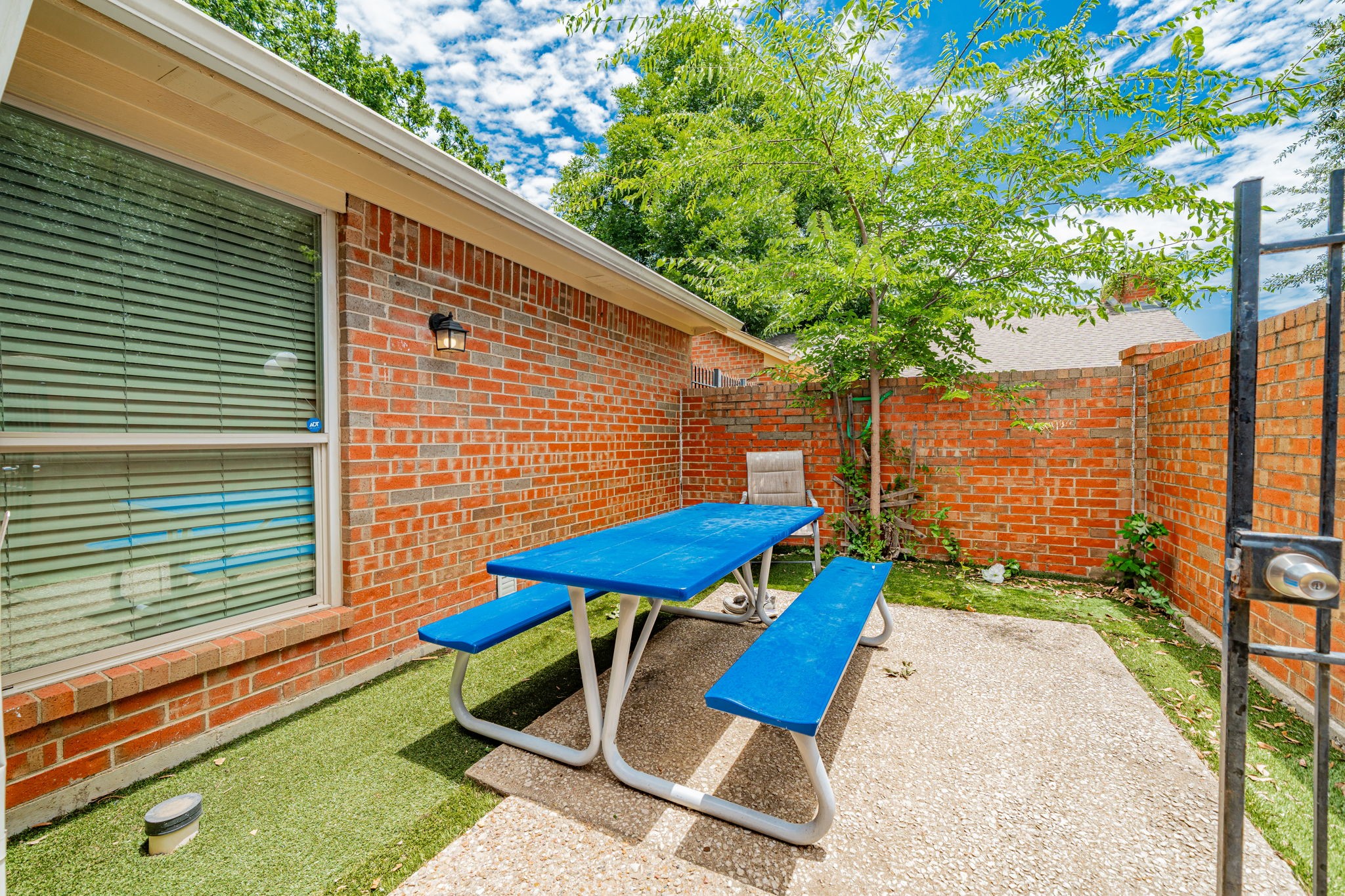 953 Cedarland Boulevard