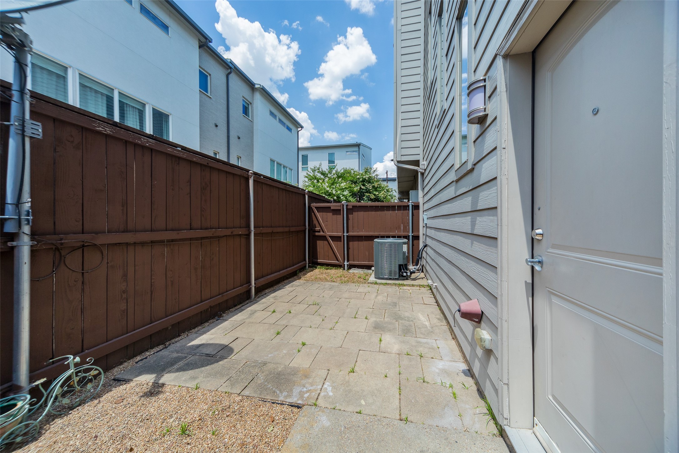 2100 N Fitzhugh Avenue F