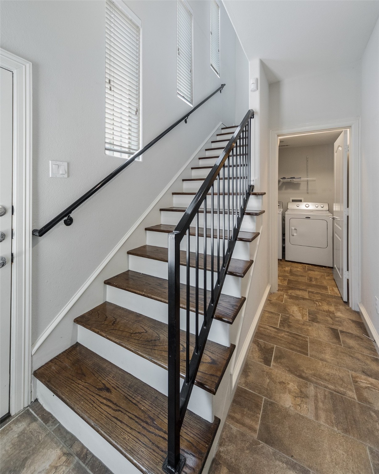 2100 N Fitzhugh Avenue F