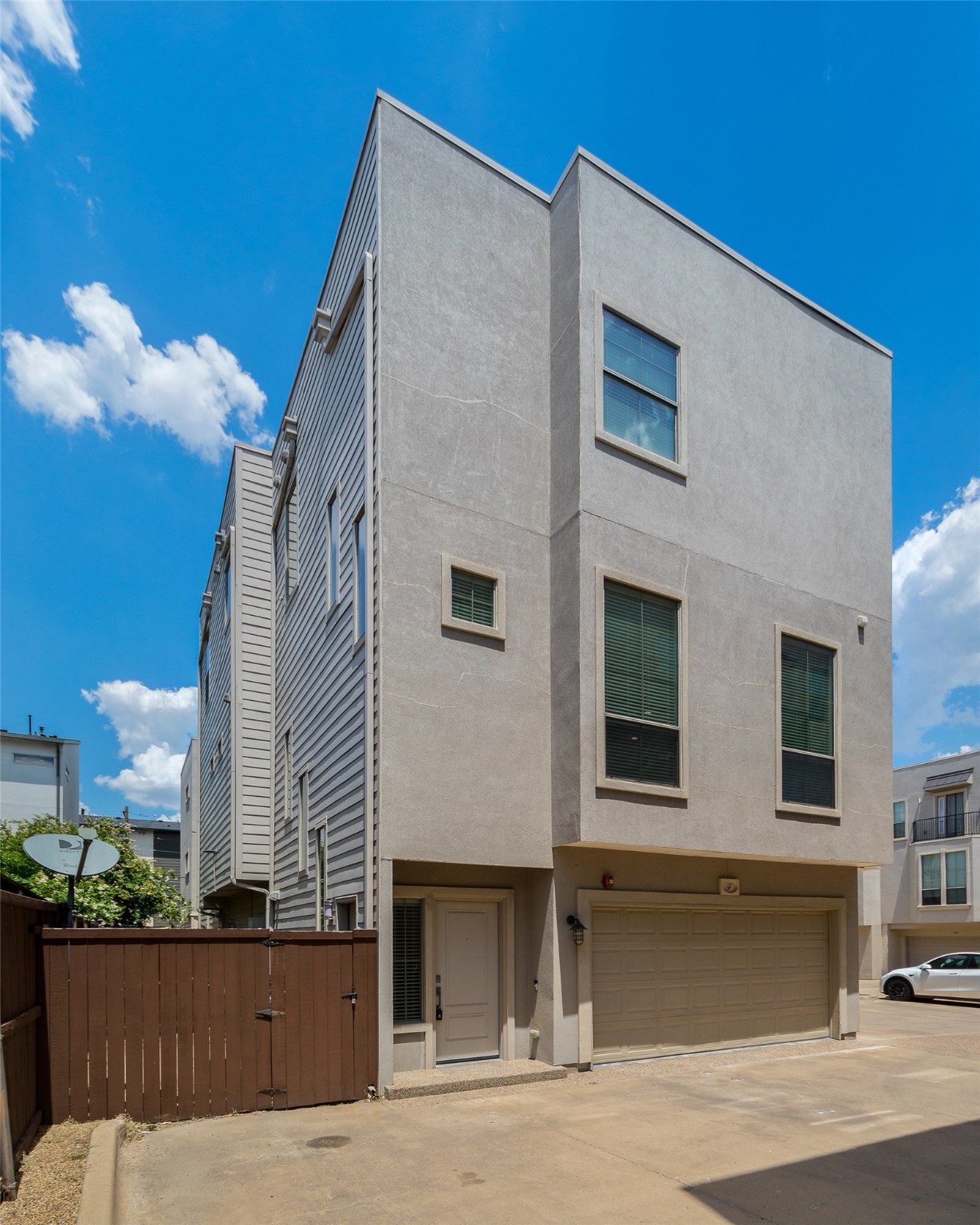 2100 N Fitzhugh Avenue F