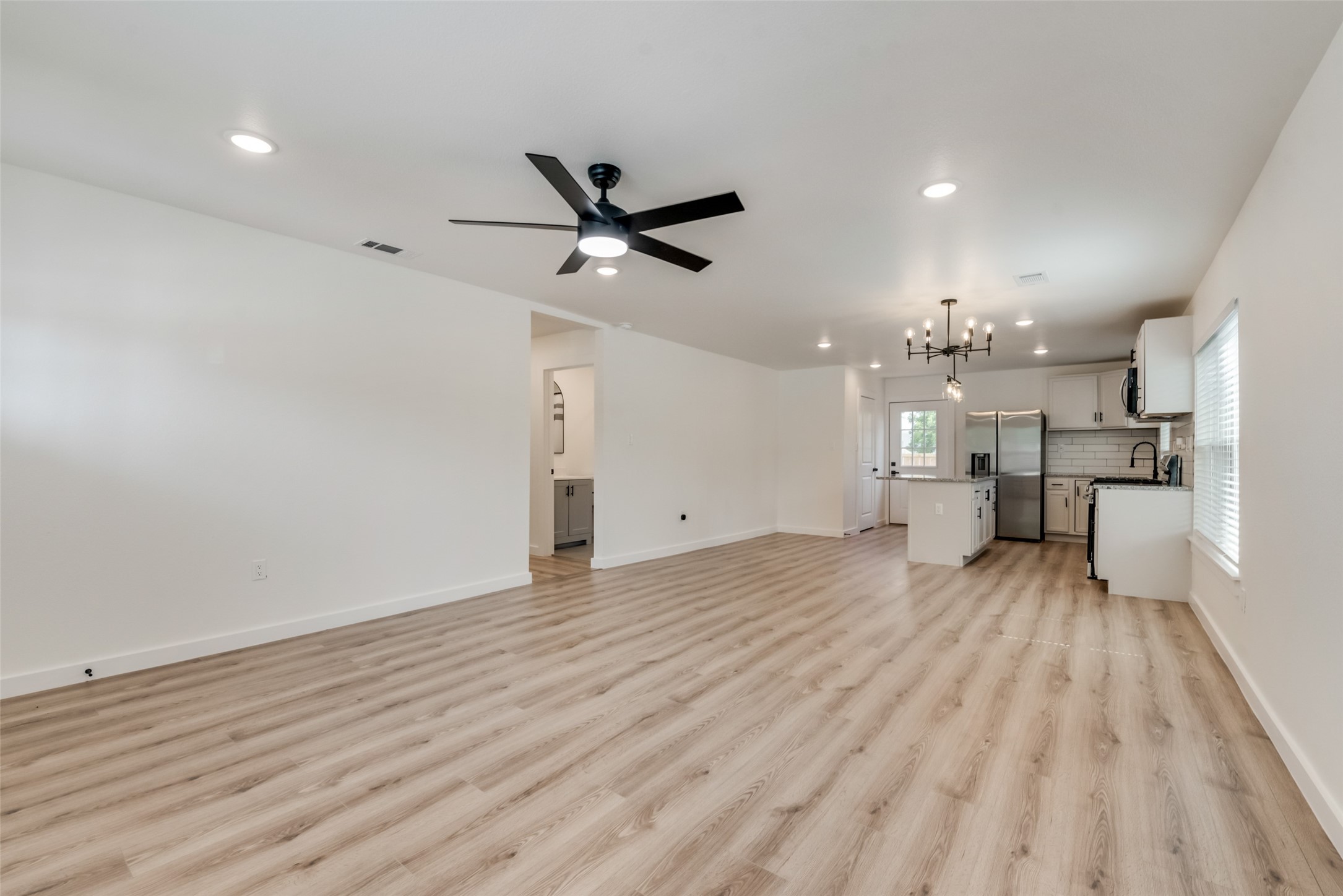 407 E Lamar Street
