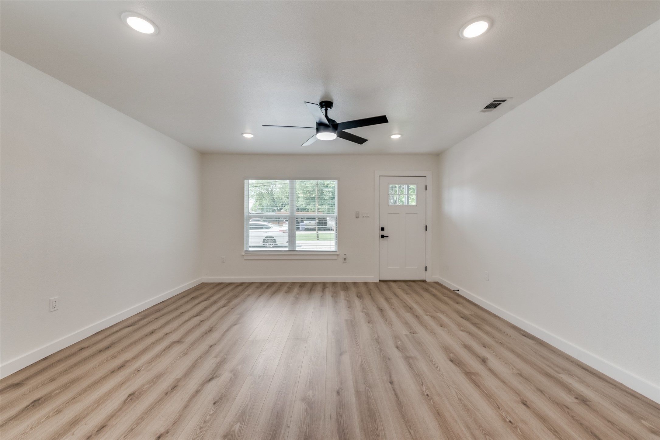 407 E Lamar Street