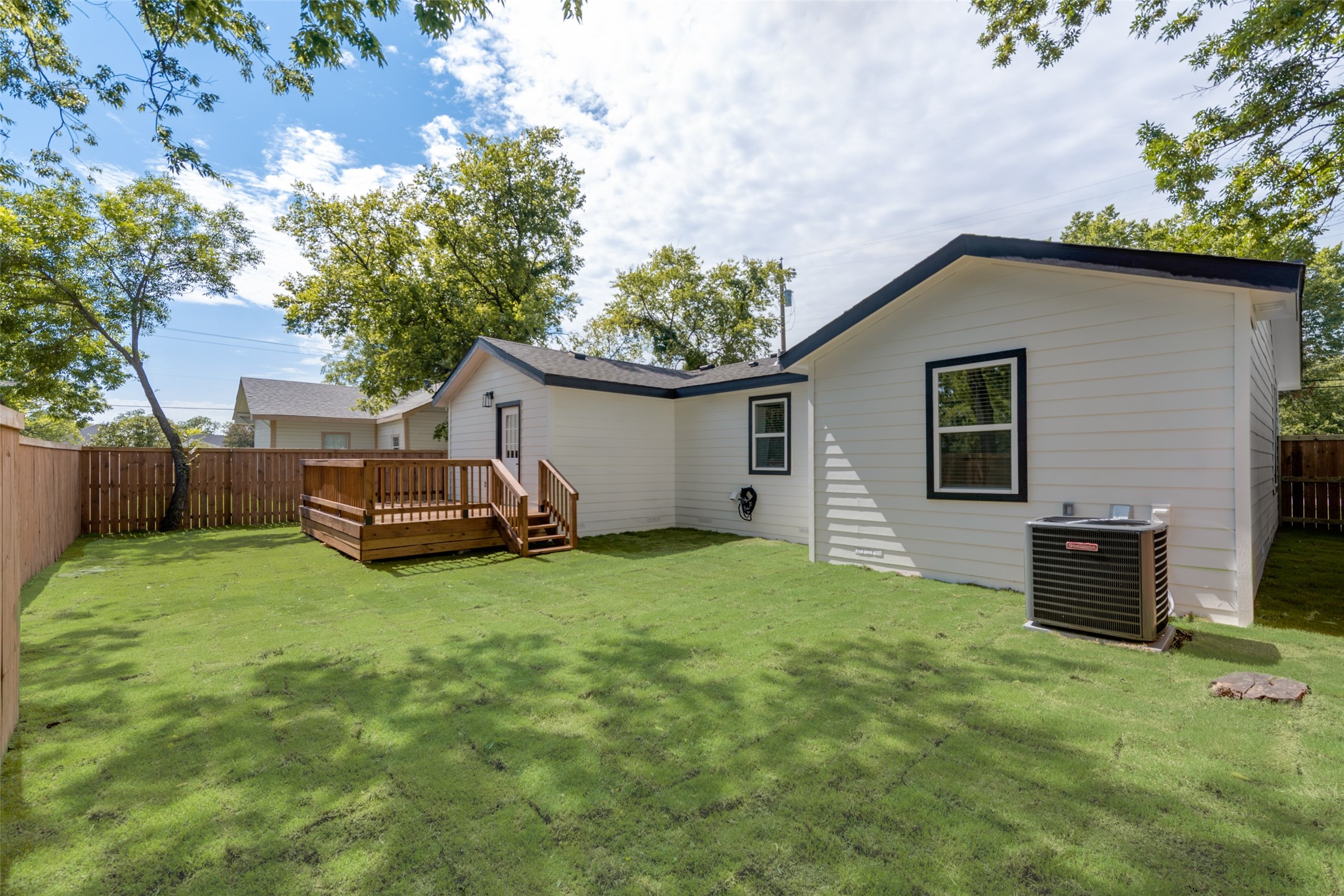 407 E Lamar Street