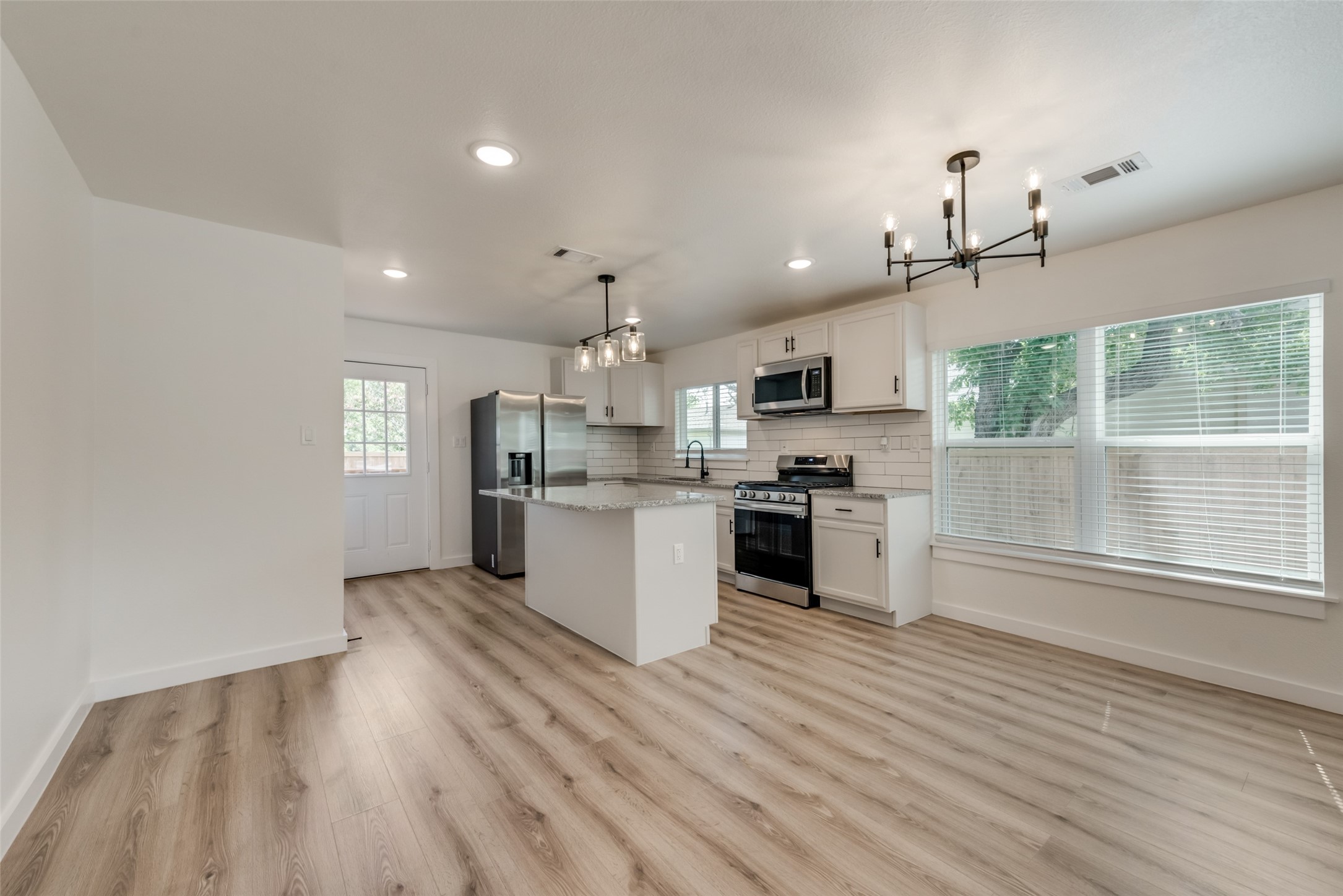 407 E Lamar Street