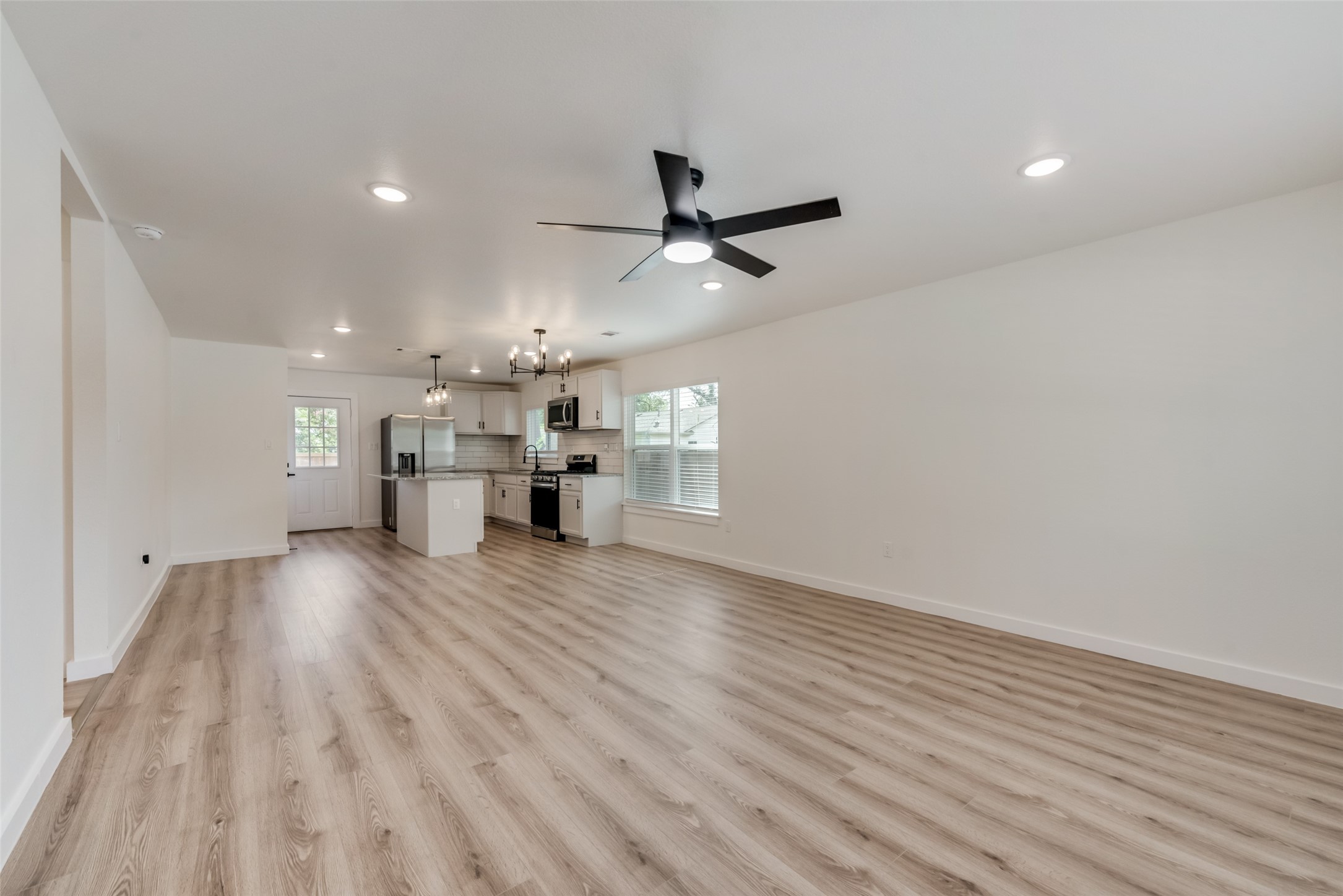 407 E Lamar Street