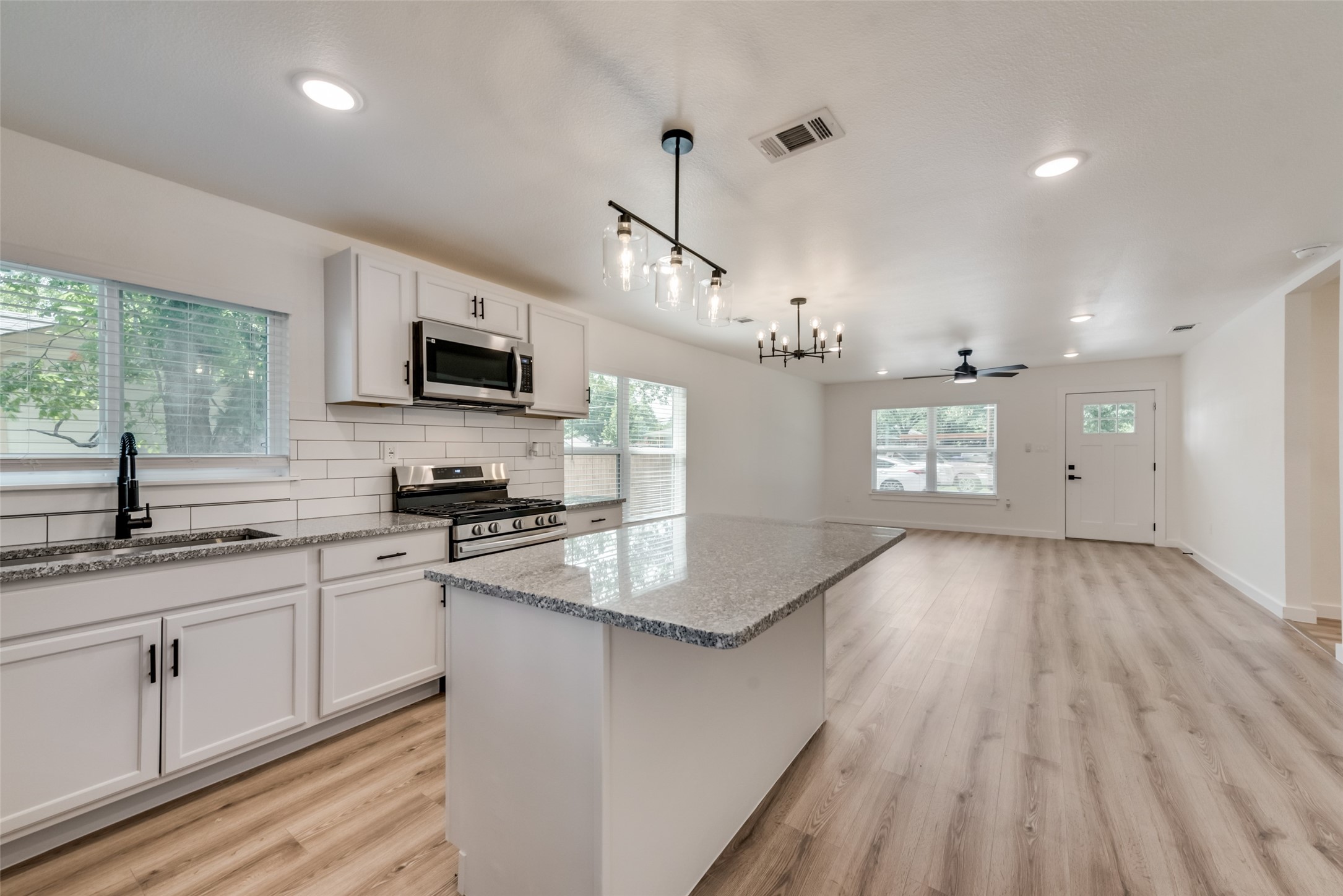 407 E Lamar Street