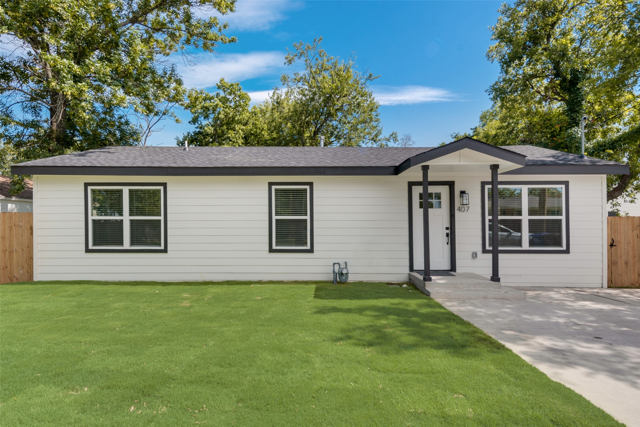 407 E Lamar Street