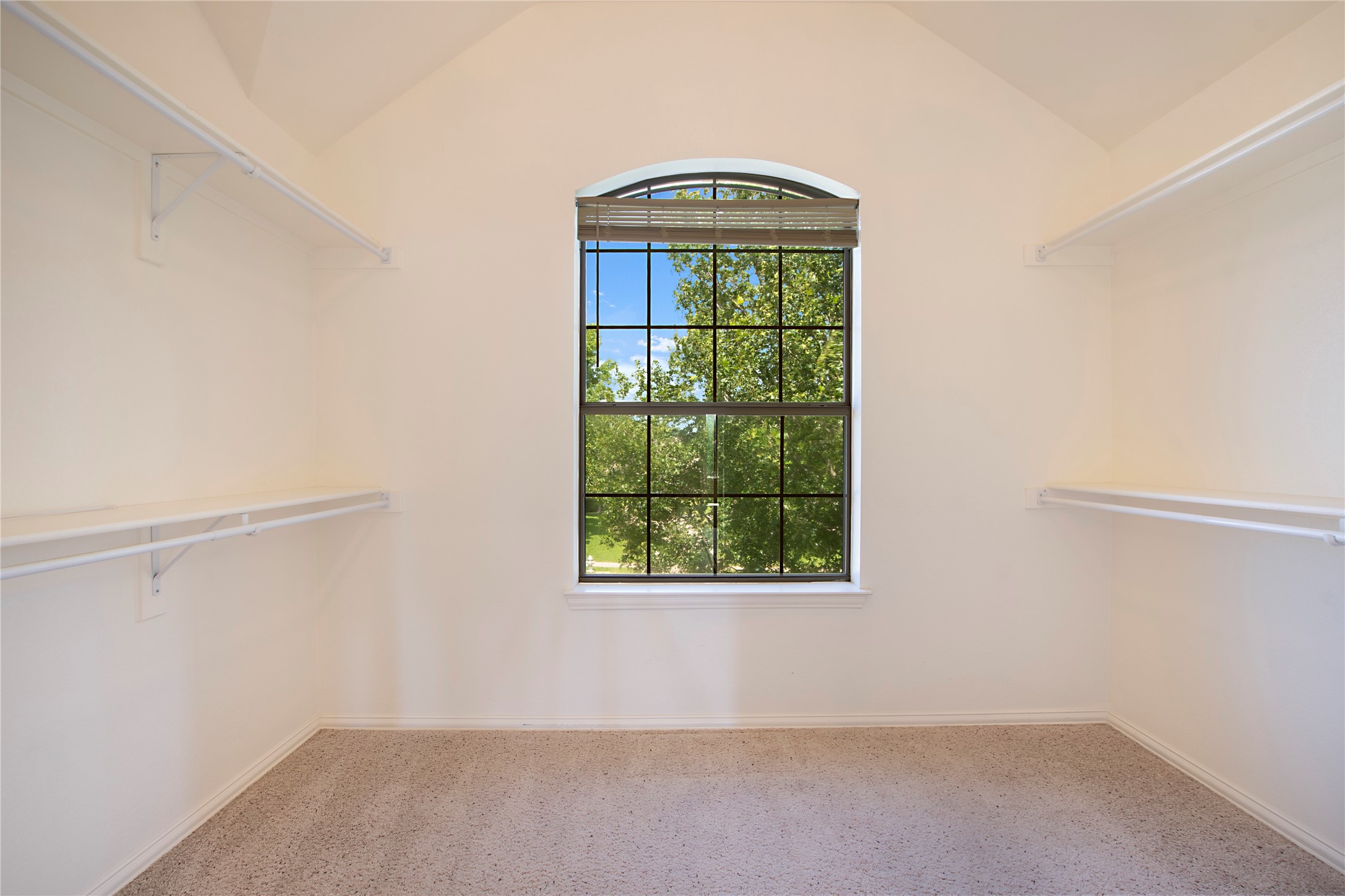 1018 Hollow Creek Drive