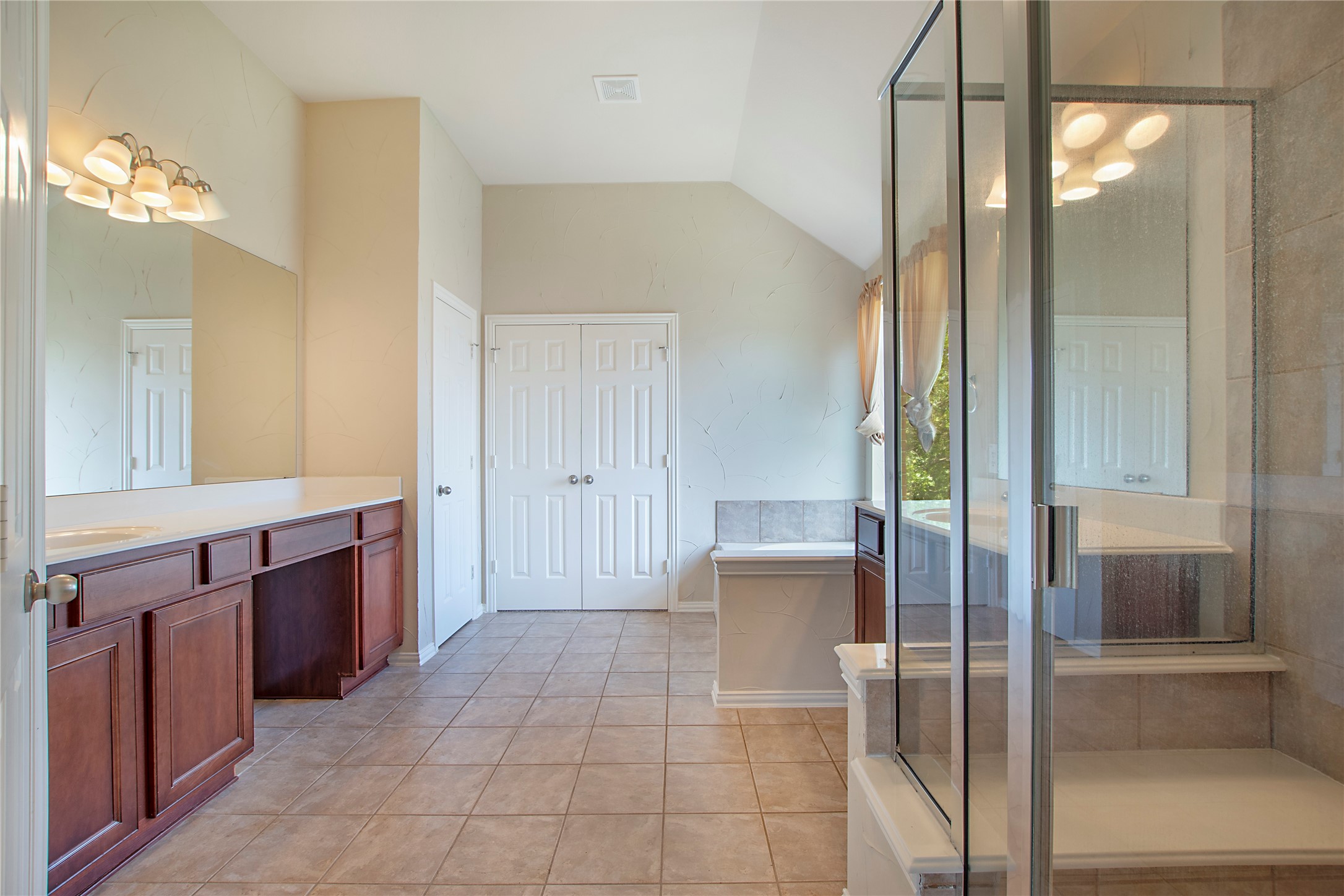 1018 Hollow Creek Drive