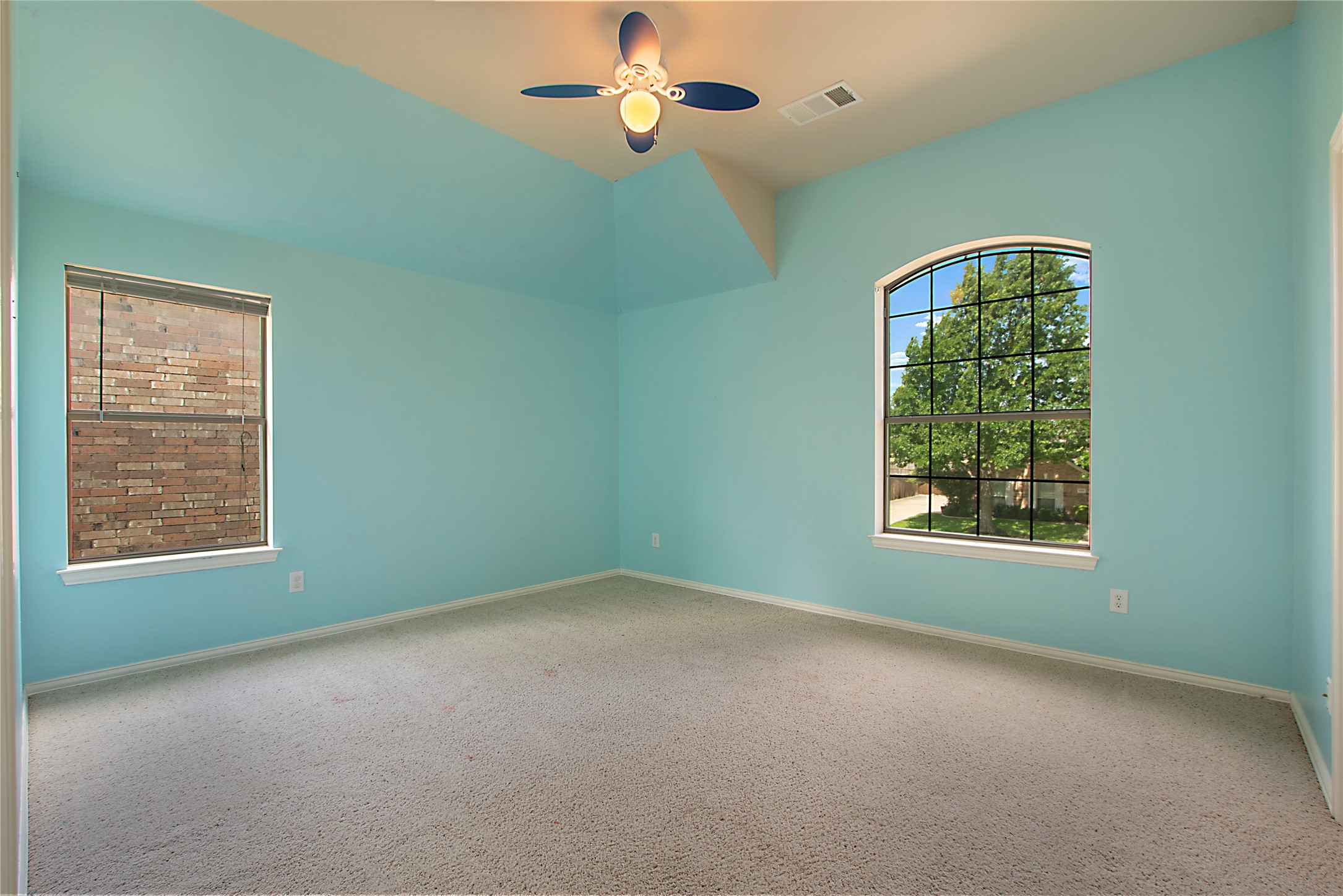 1018 Hollow Creek Drive