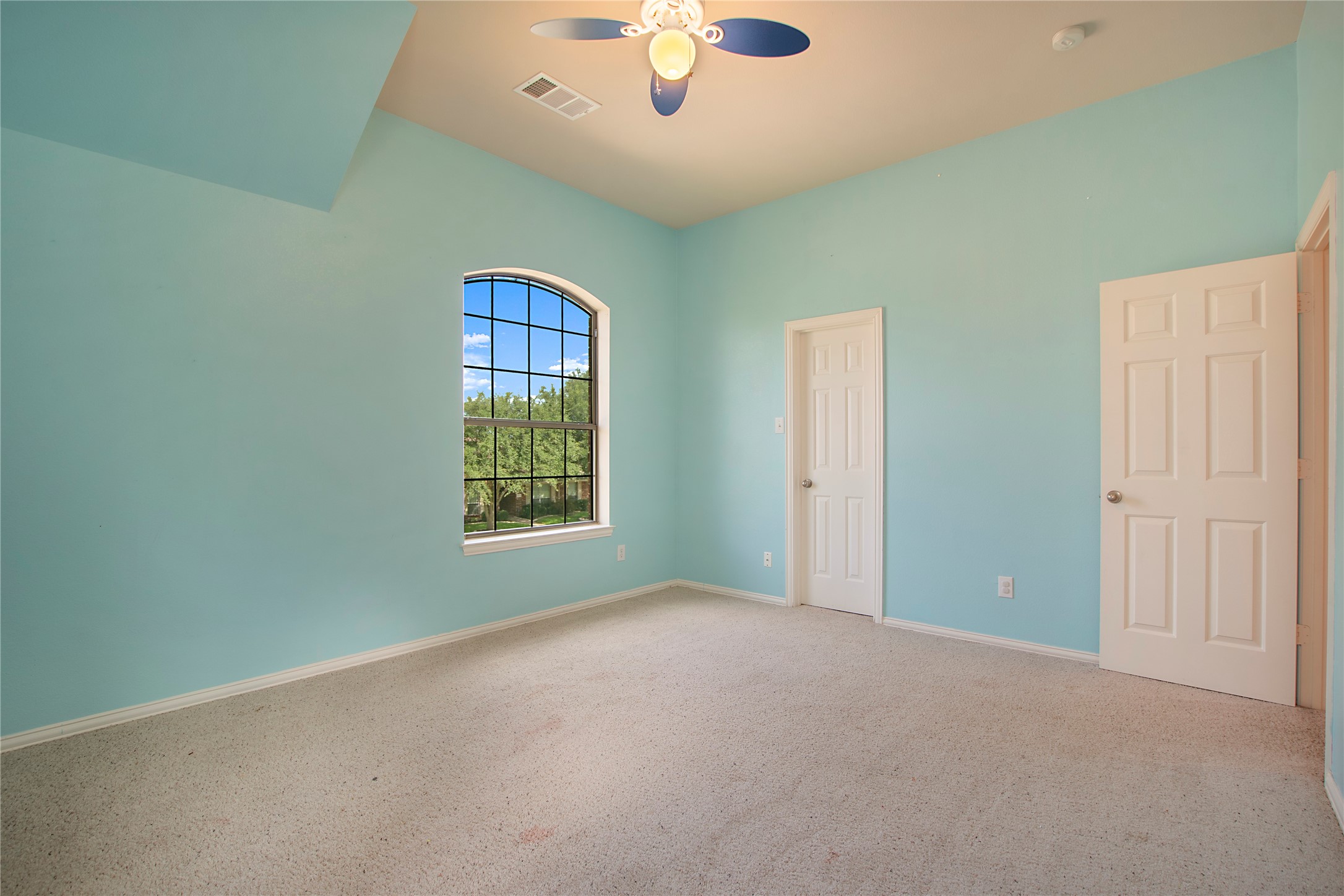 1018 Hollow Creek Drive