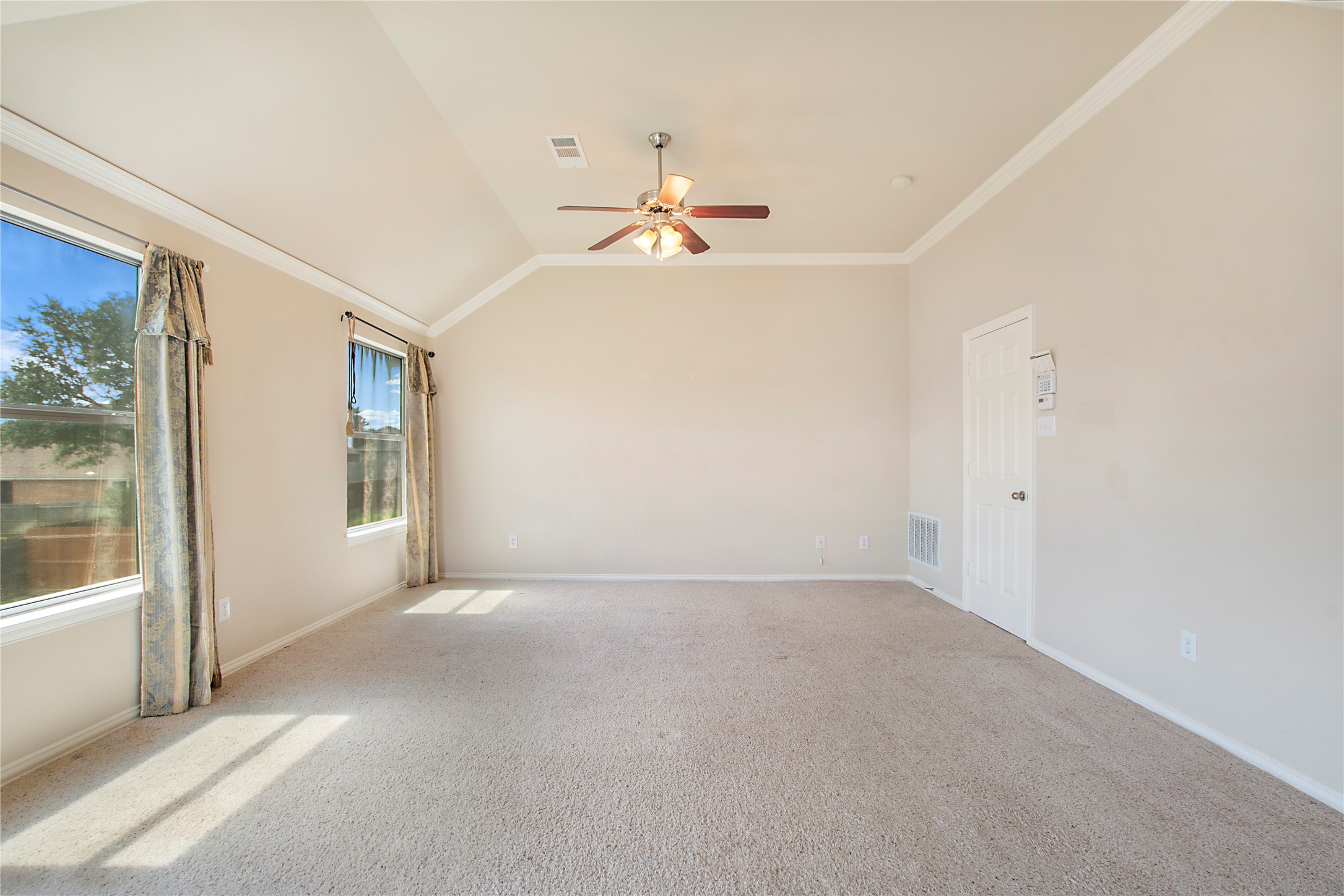 1018 Hollow Creek Drive