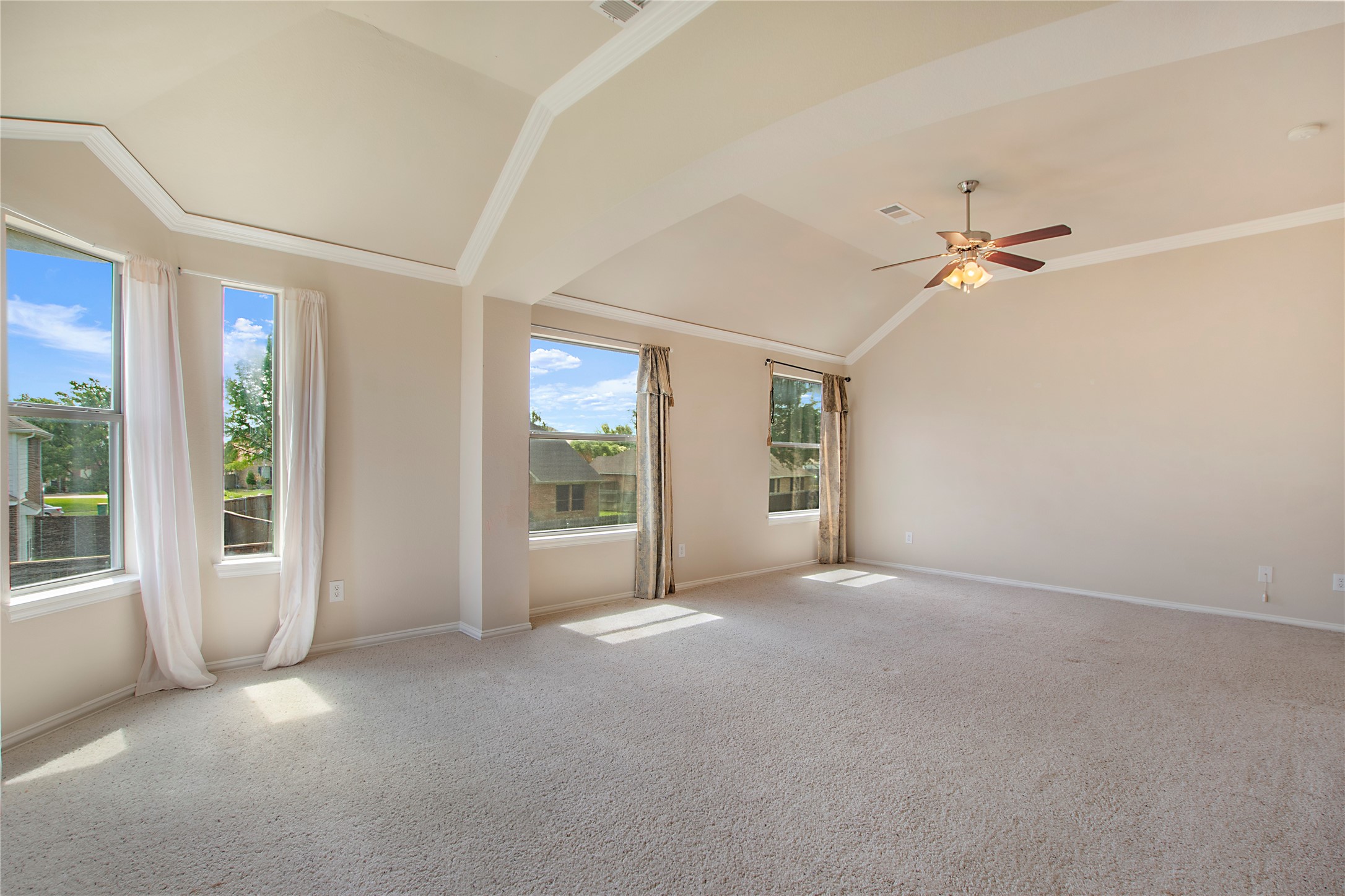 1018 Hollow Creek Drive