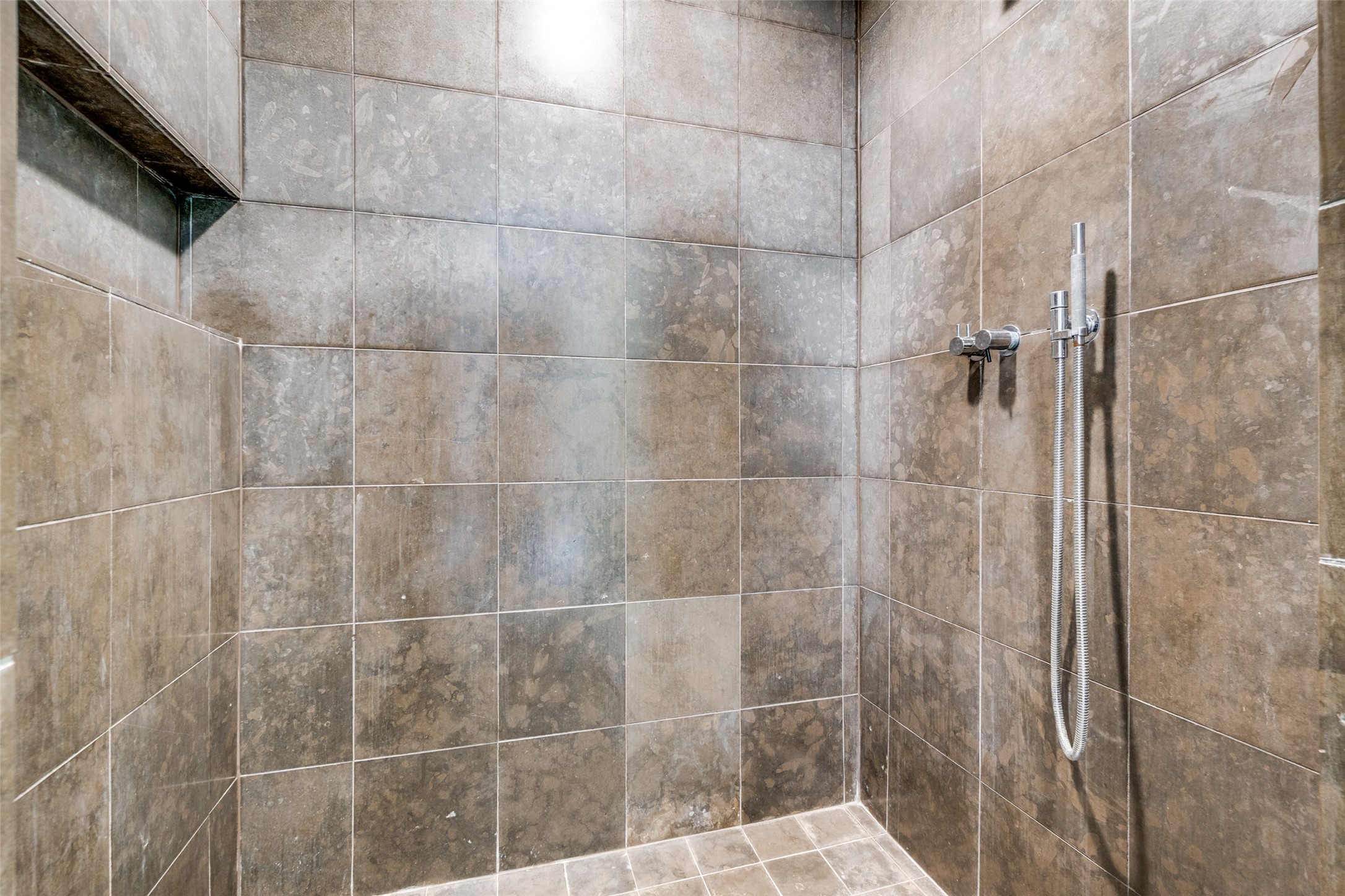 2430 Victory Park Lane 1809