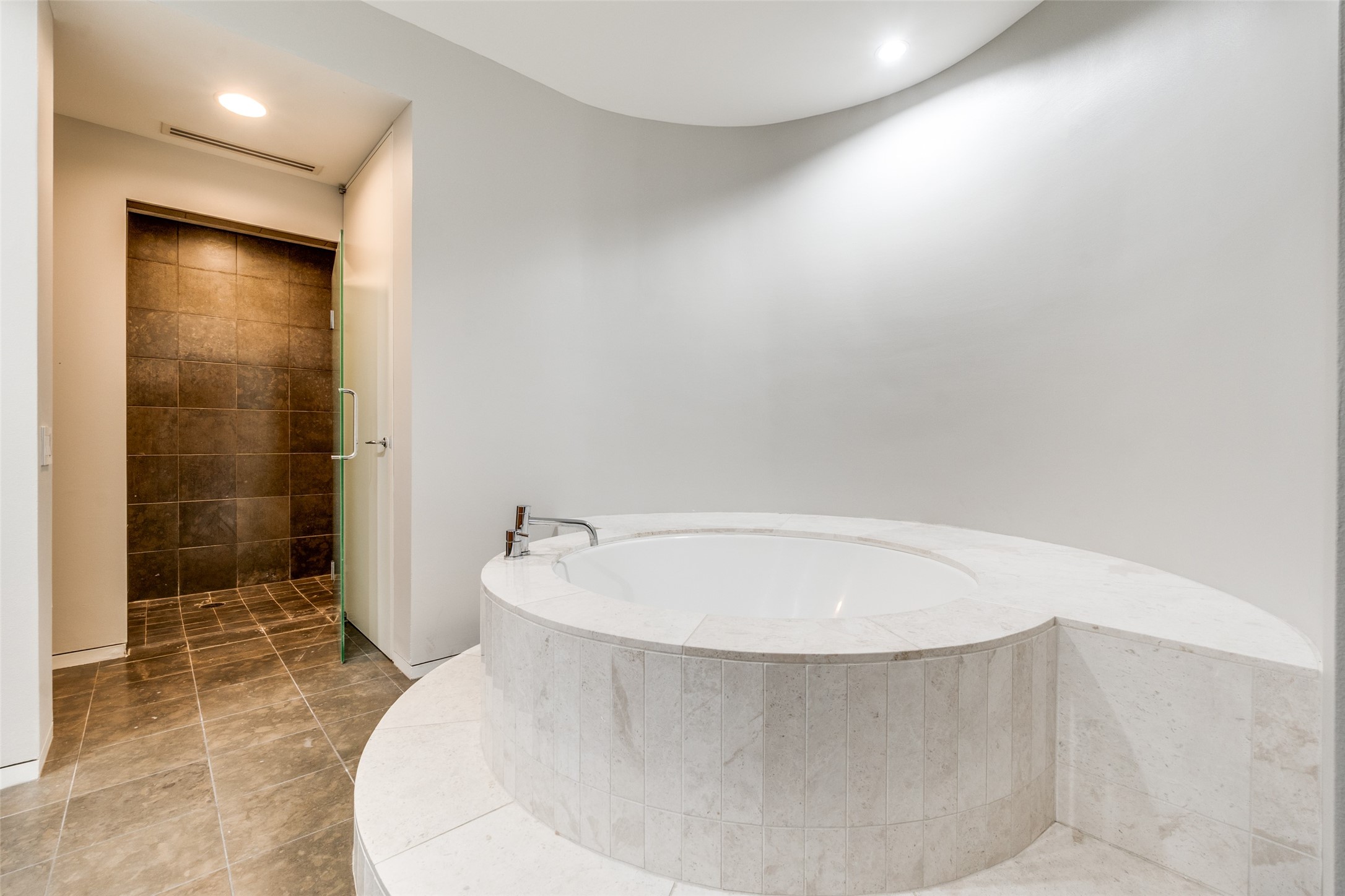 2430 Victory Park Lane 1809