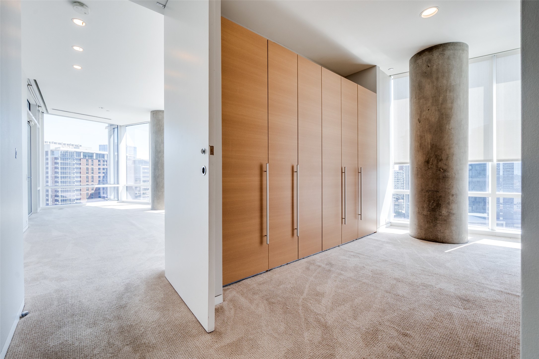 2430 Victory Park Lane 1809