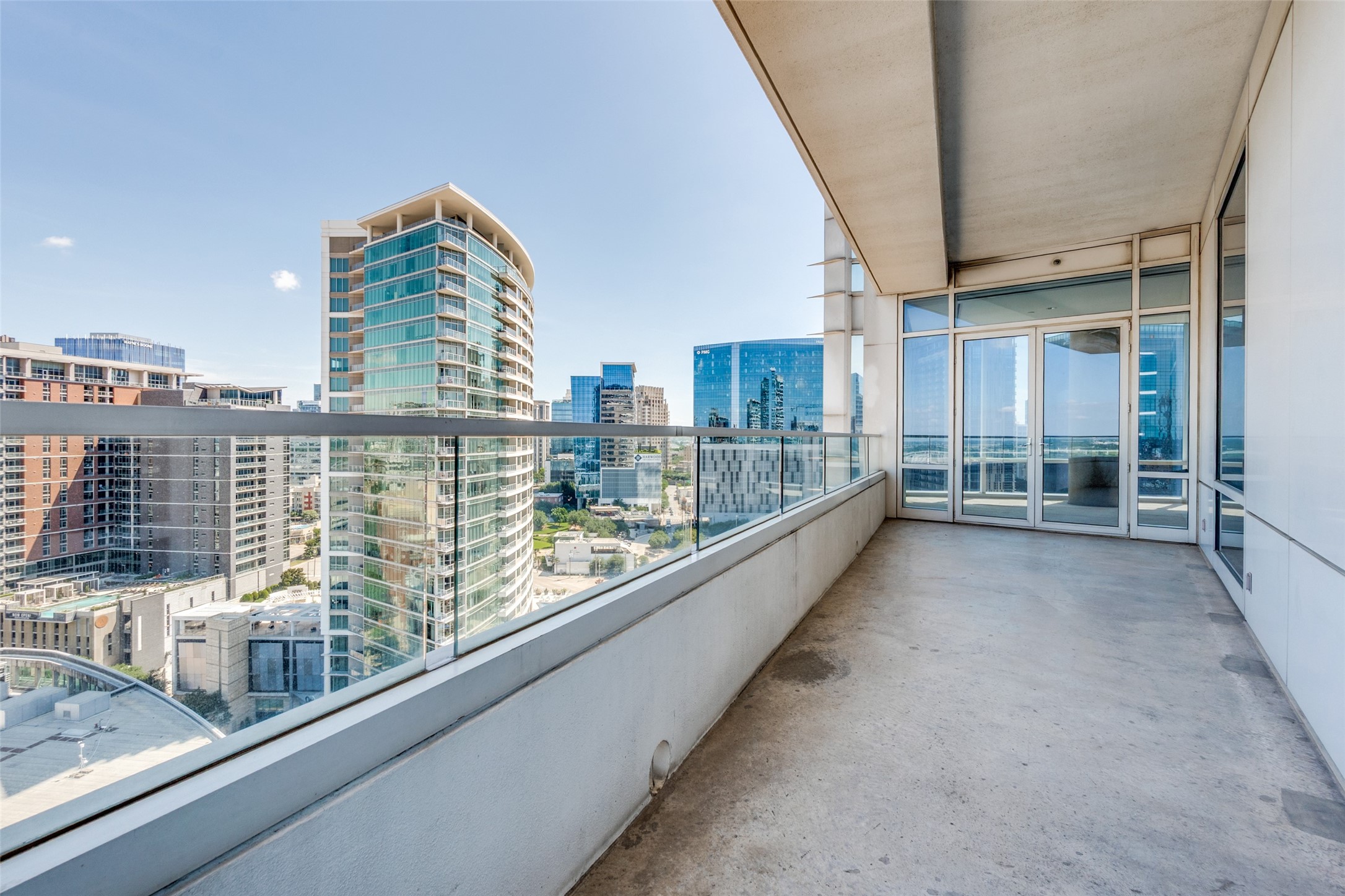 2430 Victory Park Lane 1809