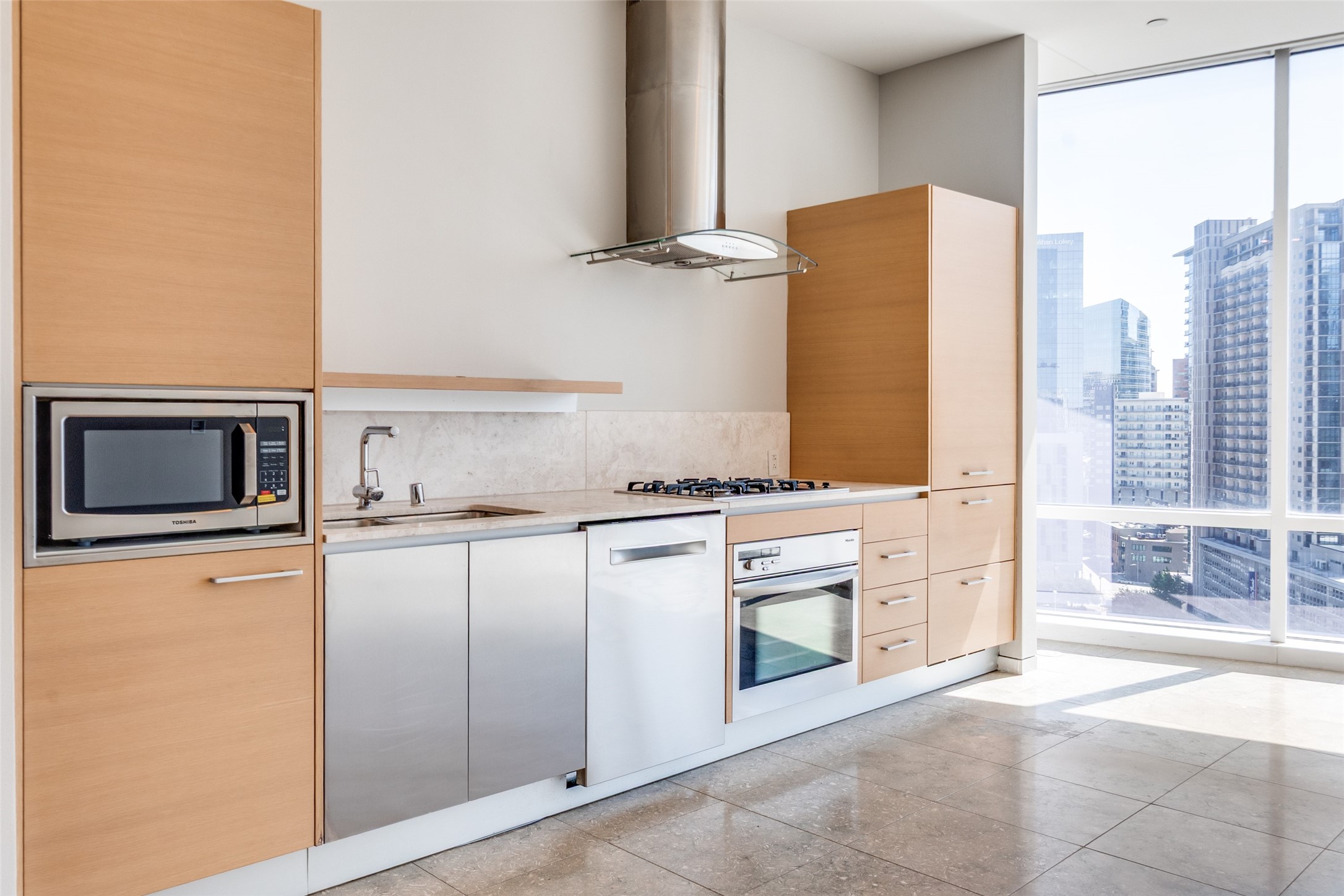 2430 Victory Park Lane 1809