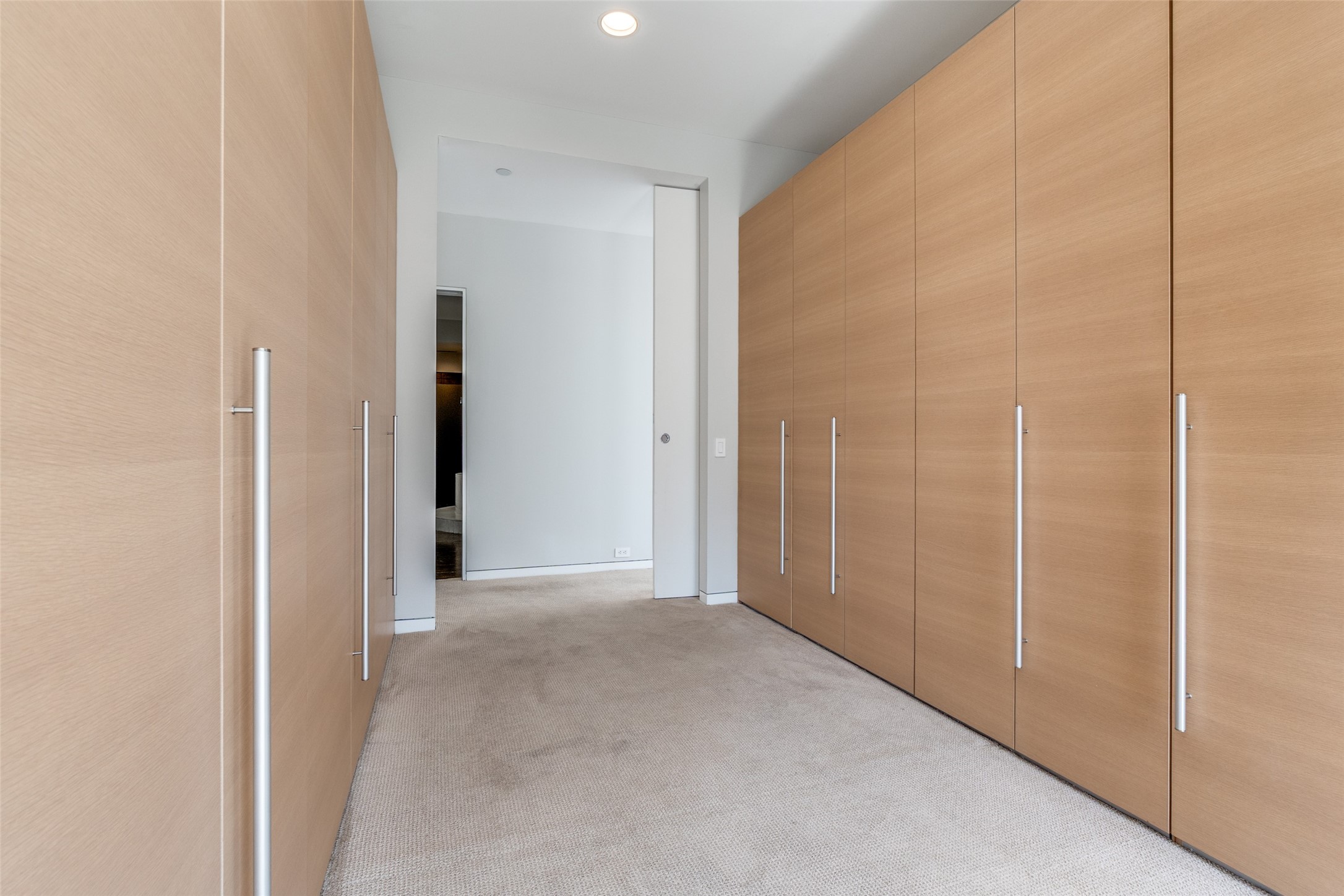 2430 Victory Park Lane 1809