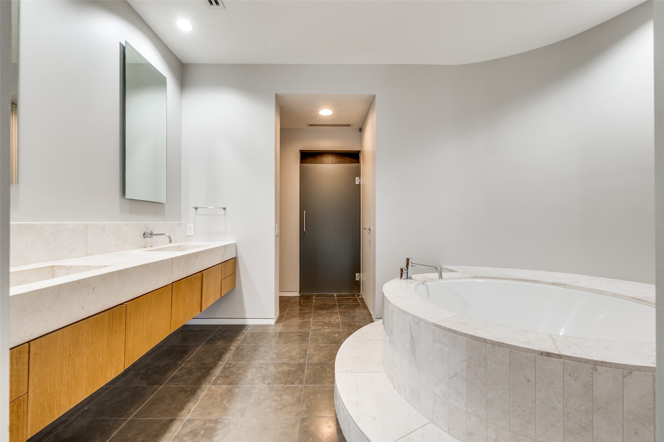 2430 Victory Park Lane 1809