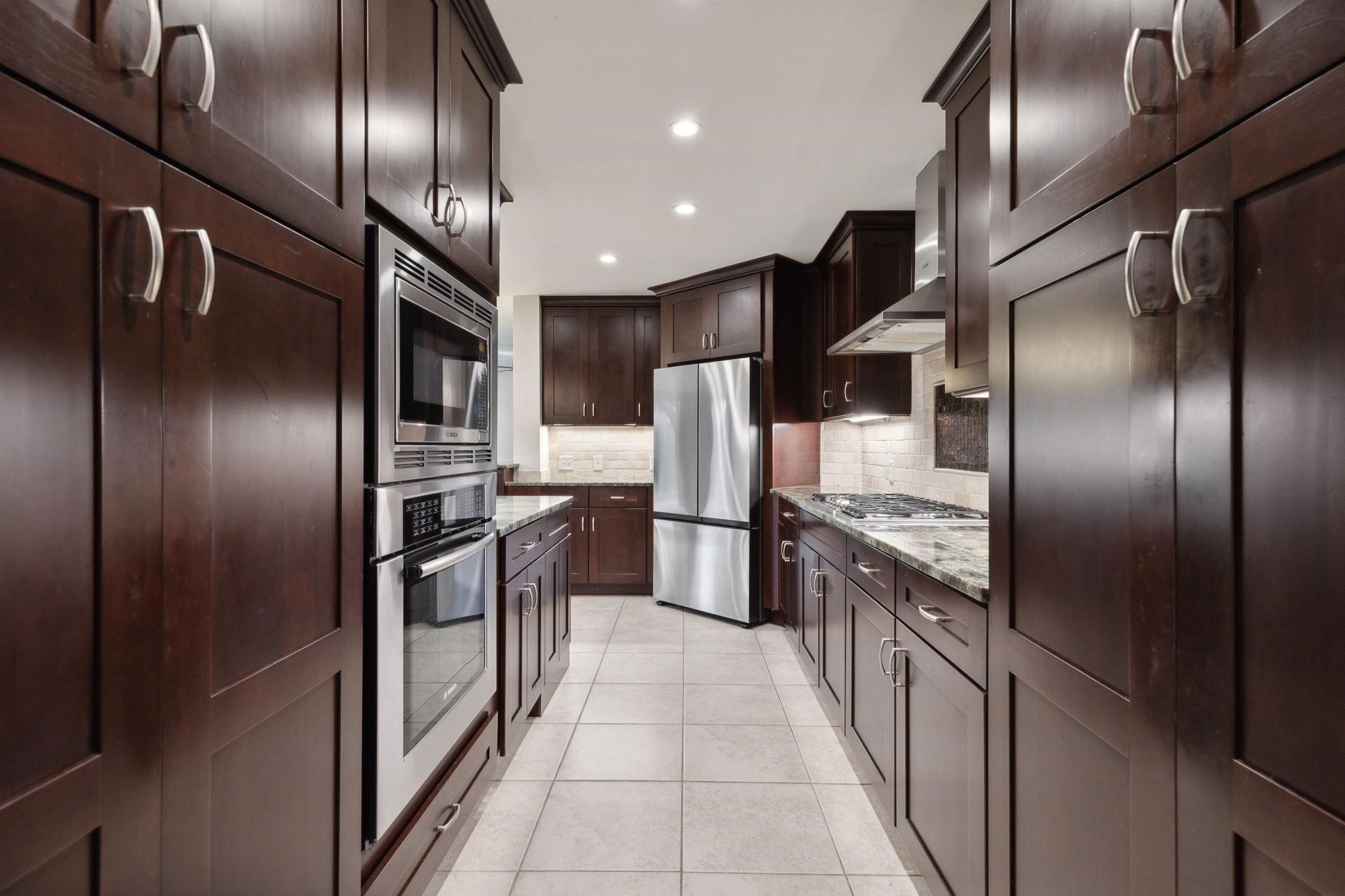 1800 Villanova Drive