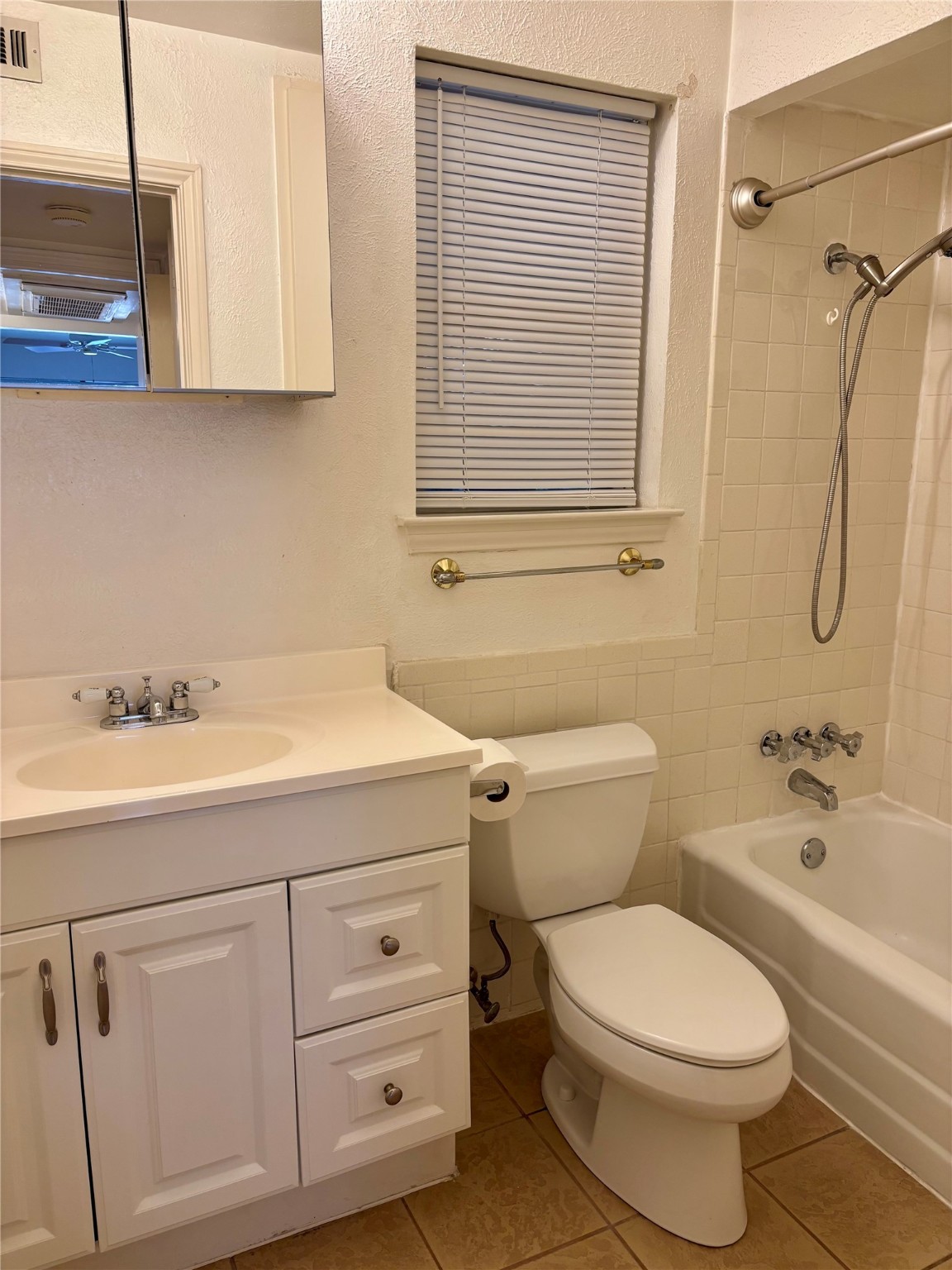 4211 Newton Avenue 209