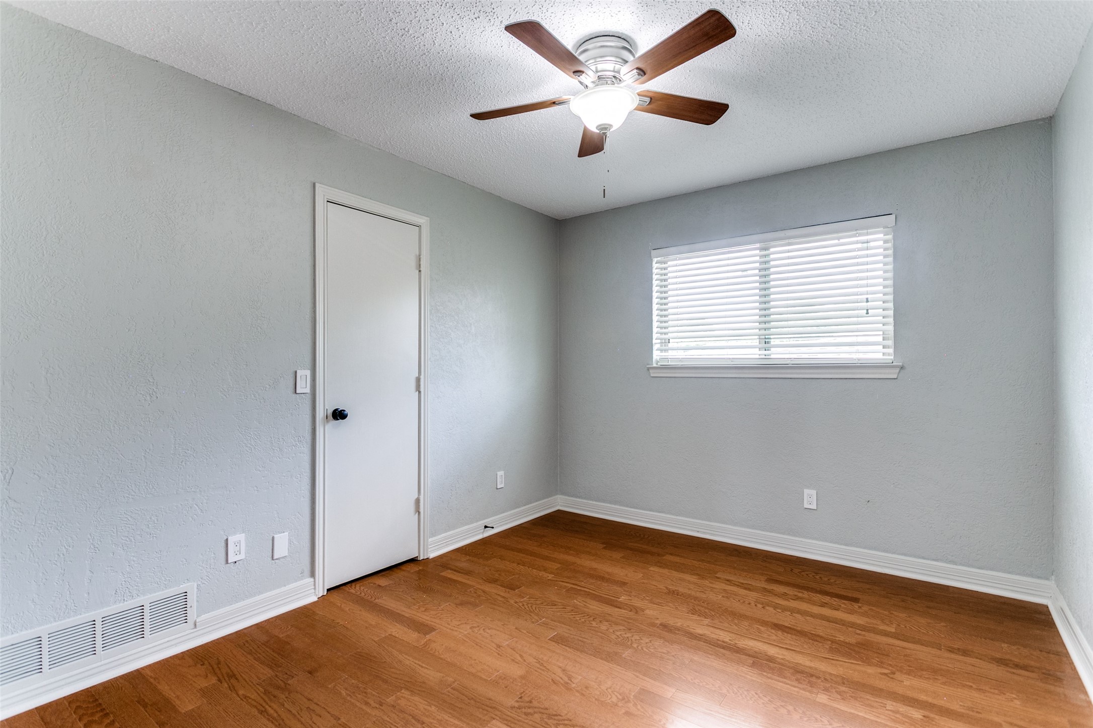 3216 Hidden Cove Drive