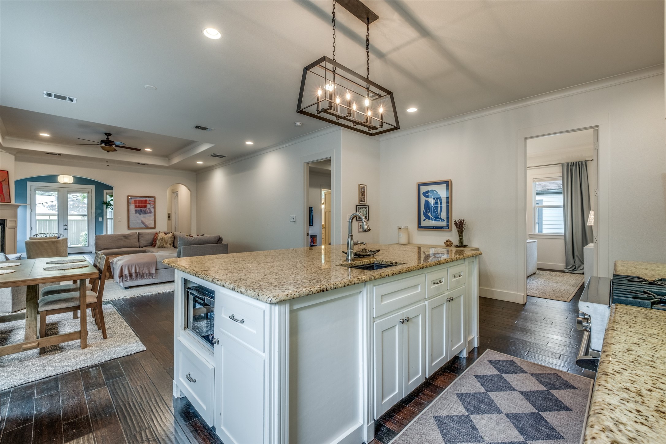 6122 Richmond Avenue