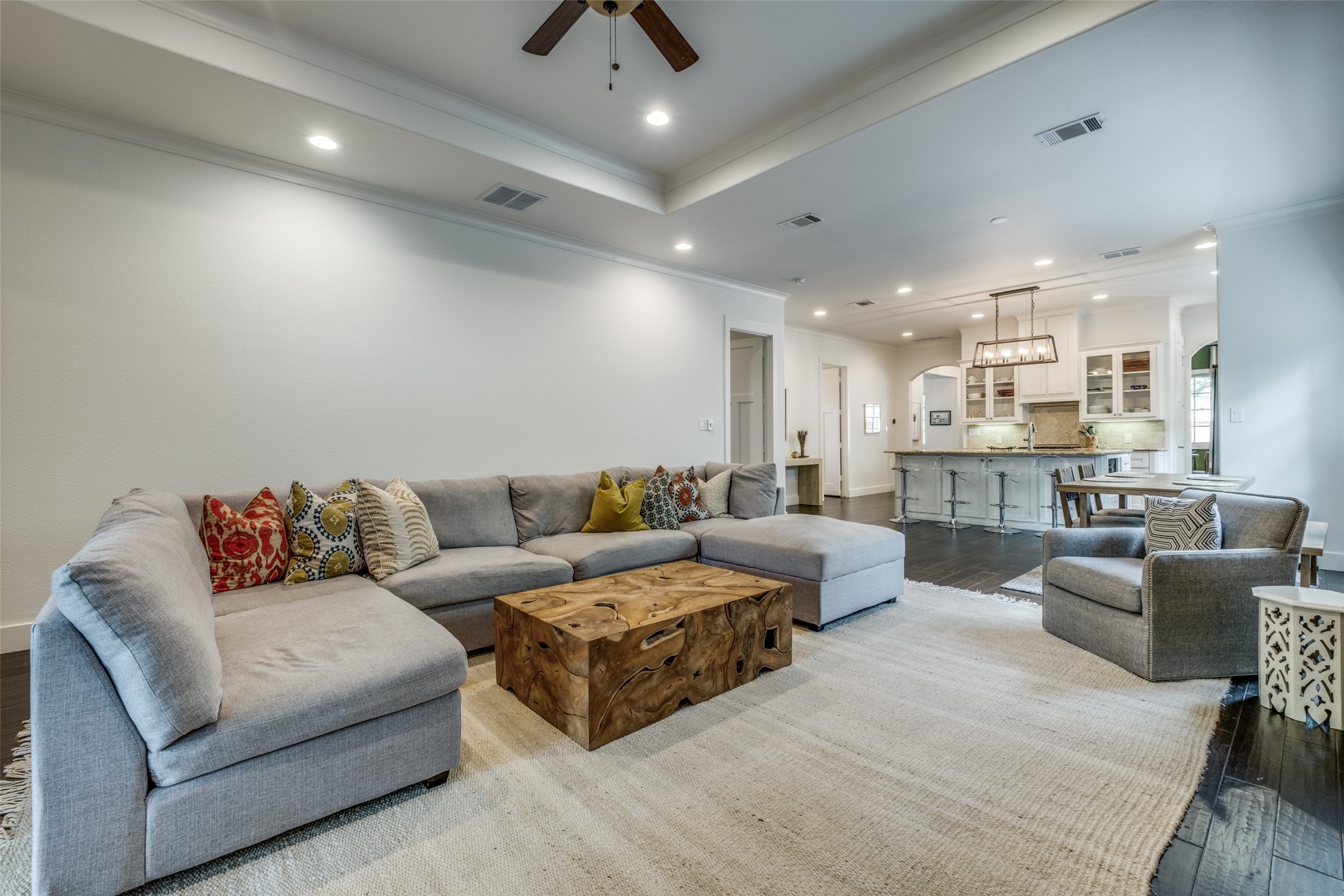 6122 Richmond Avenue