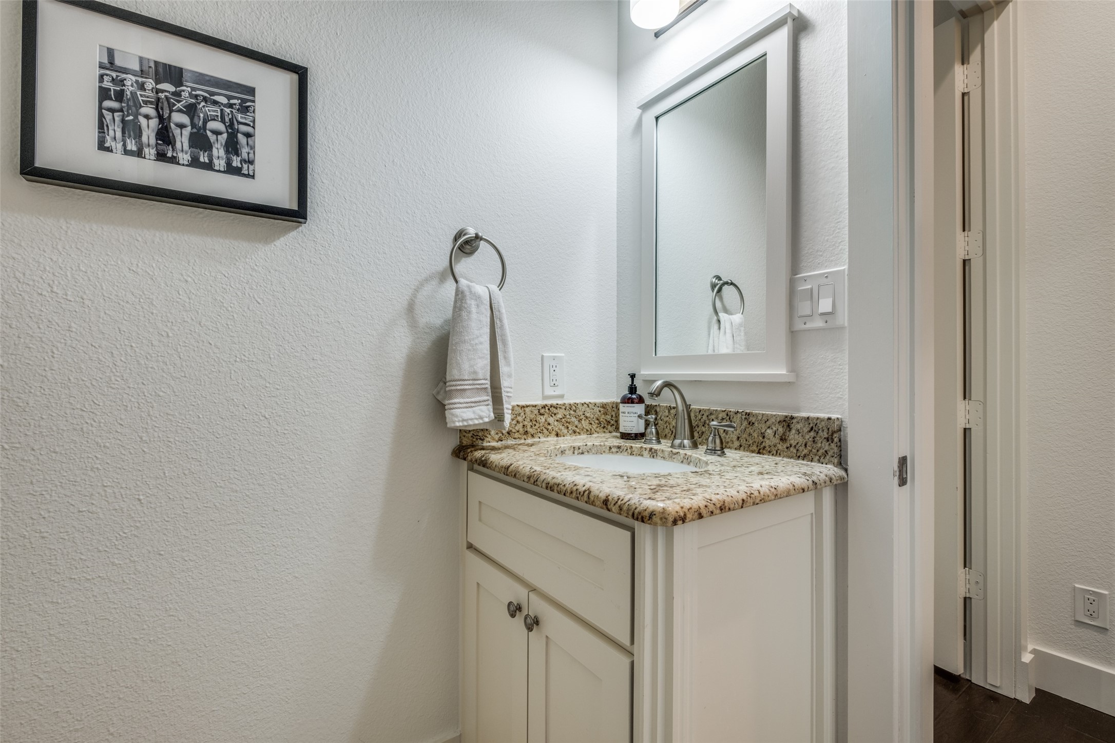 6122 Richmond Avenue