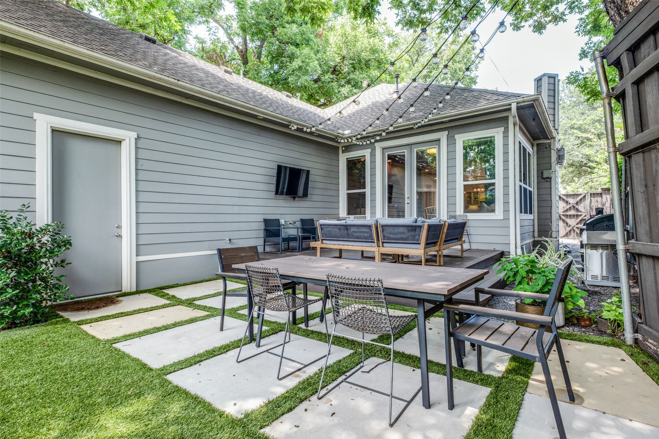 6122 Richmond Avenue