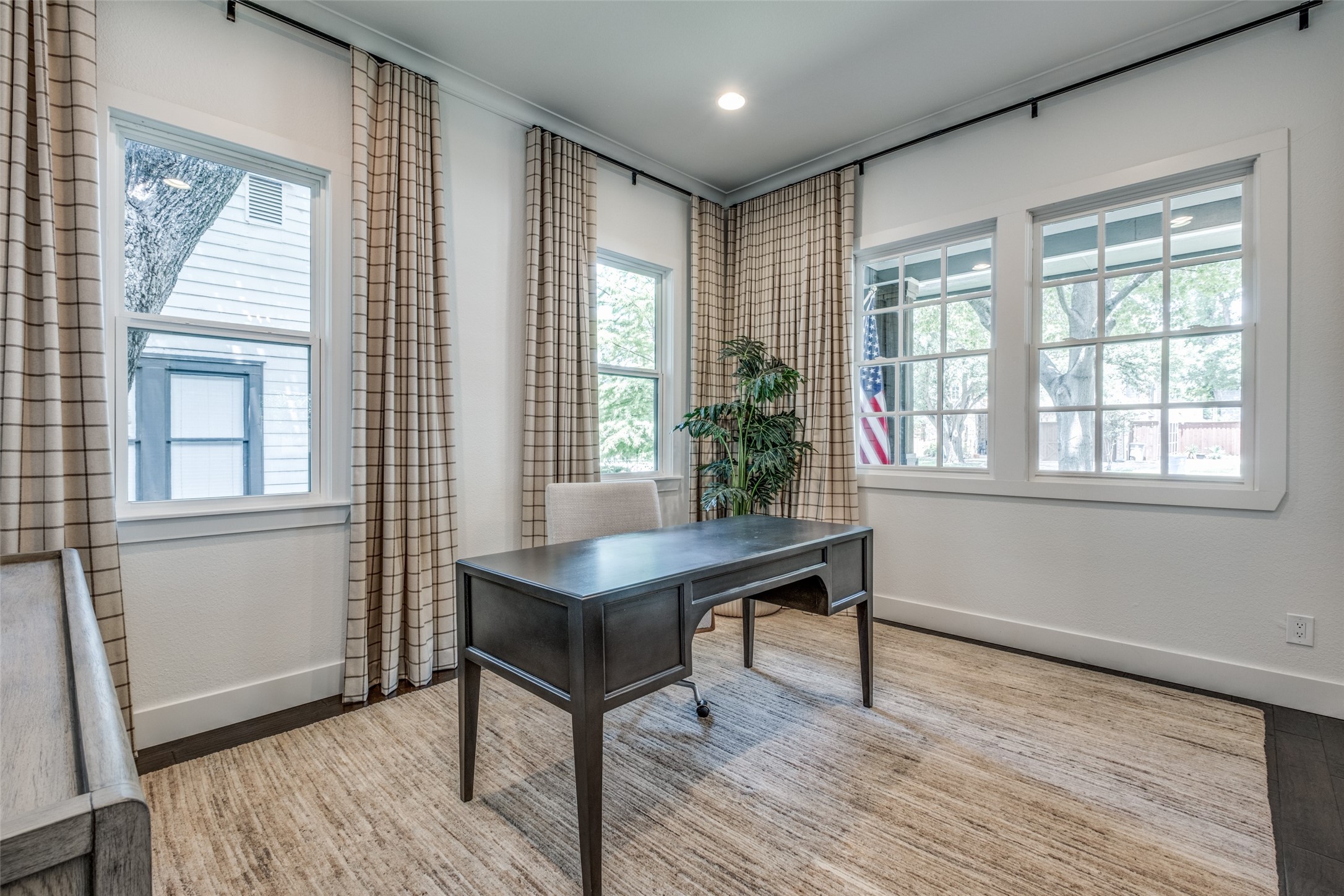 6122 Richmond Avenue