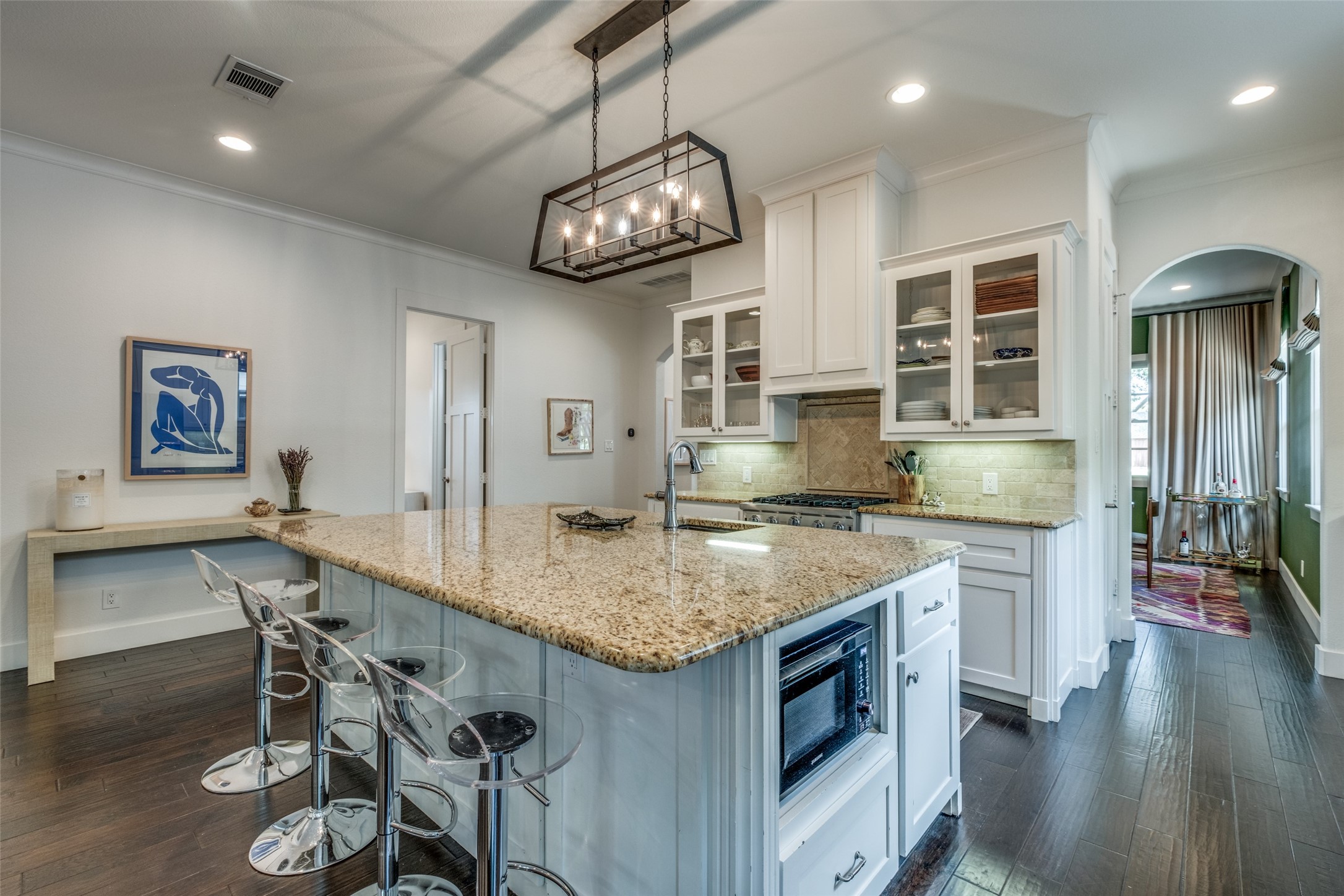 6122 Richmond Avenue