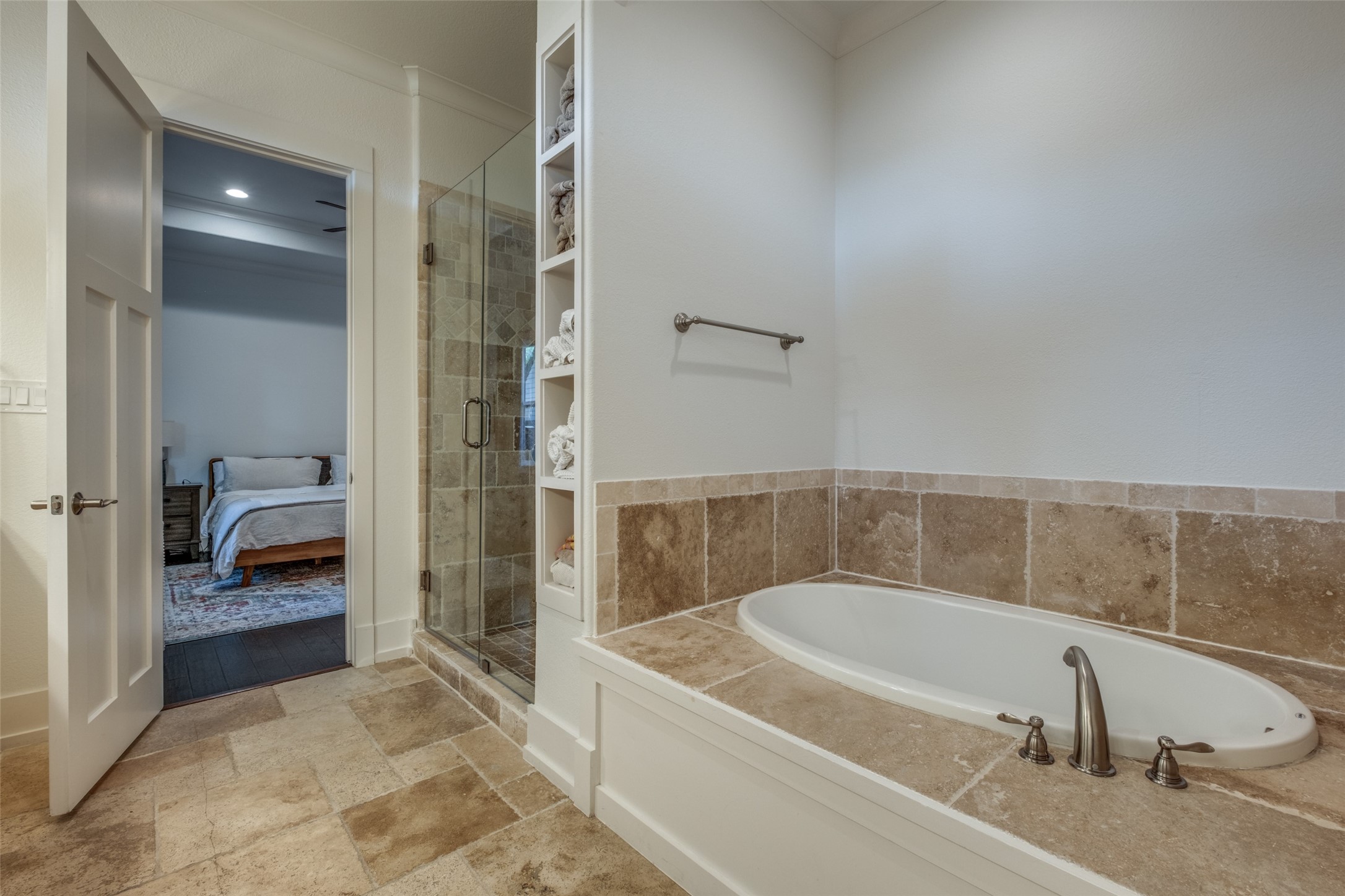 6122 Richmond Avenue