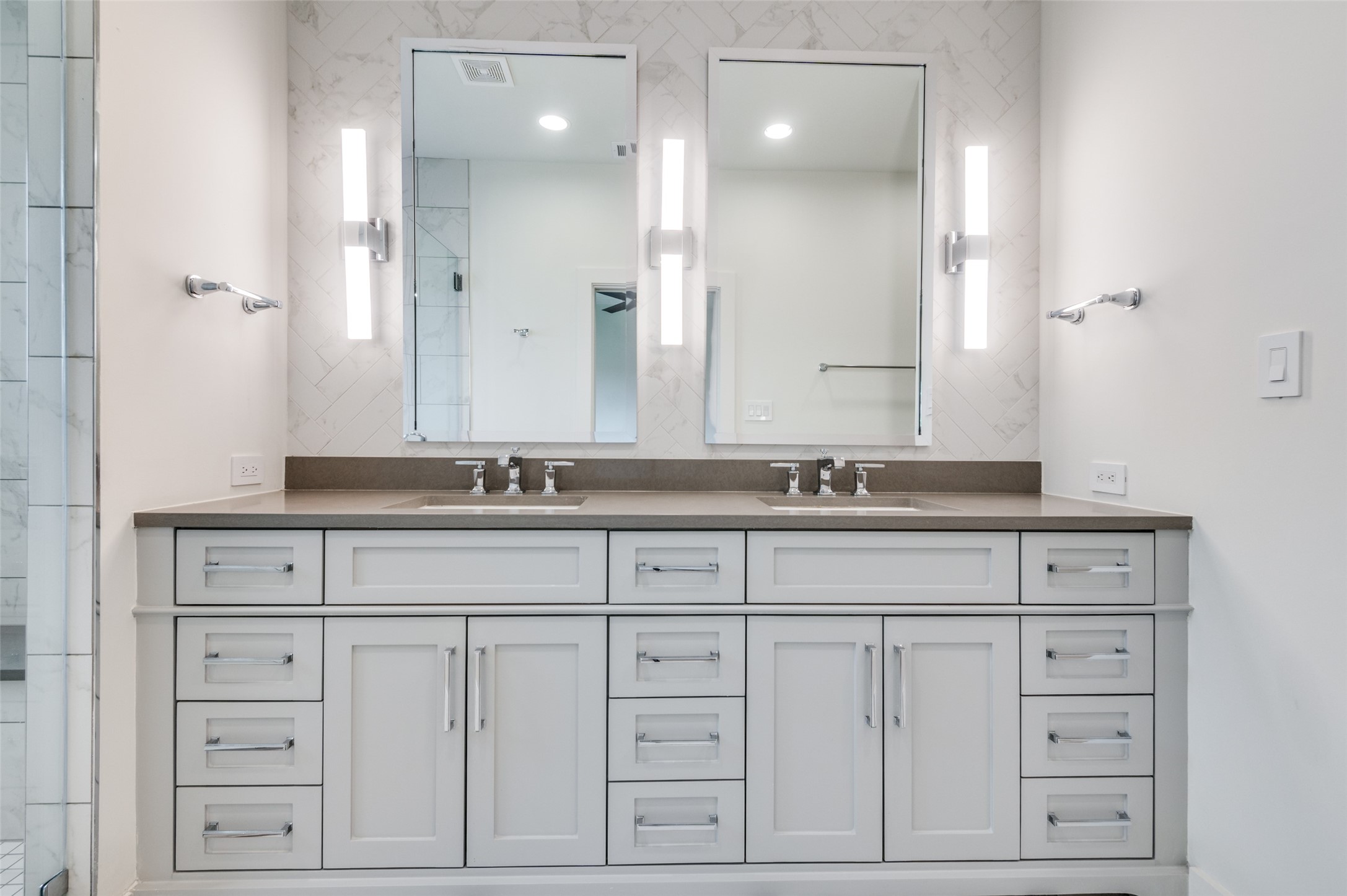 4222 Hawthorne Avenue 103