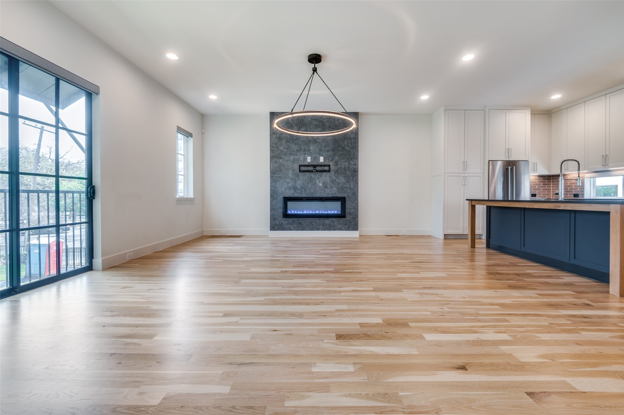 4222 Hawthorne Avenue 103