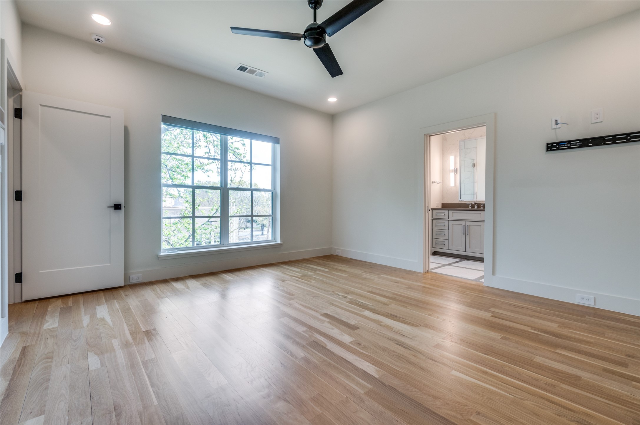 4222 Hawthorne Avenue 103