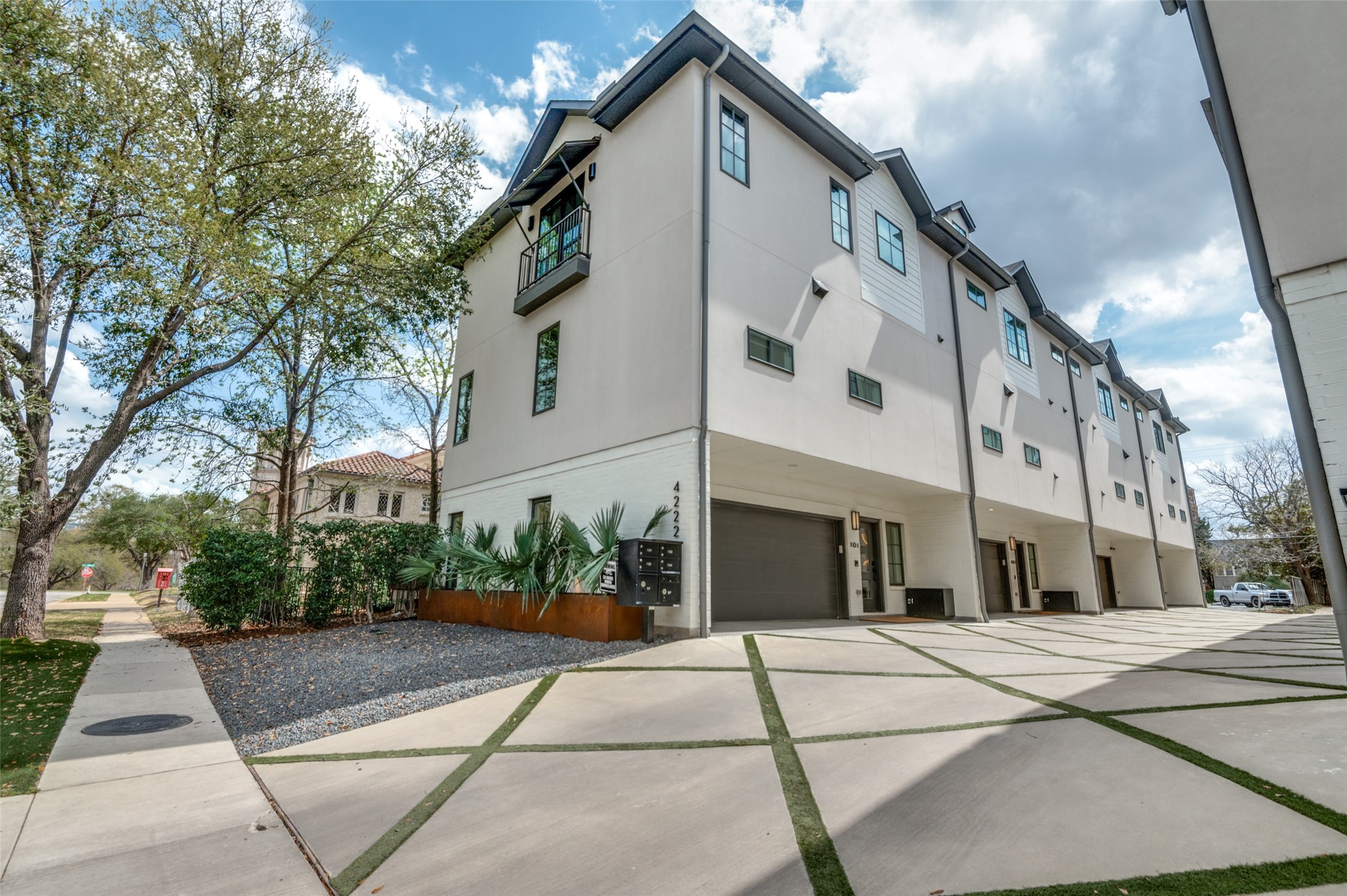 4222 Hawthorne Avenue 103