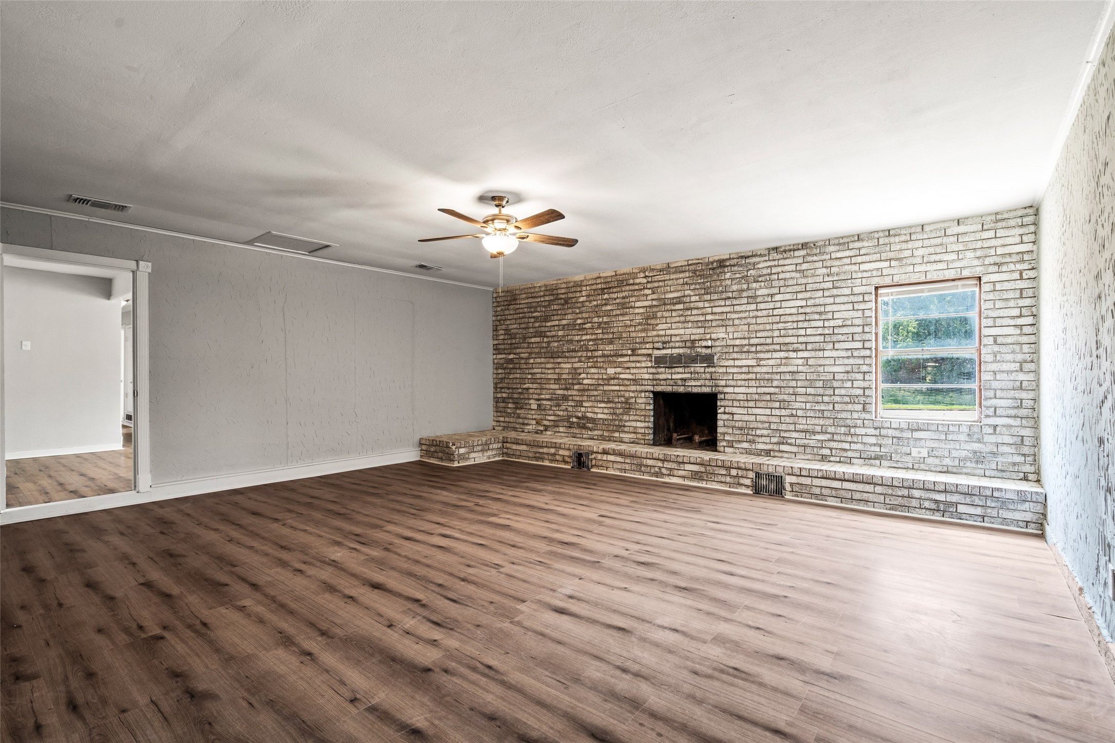 810 S Western Hills Drive