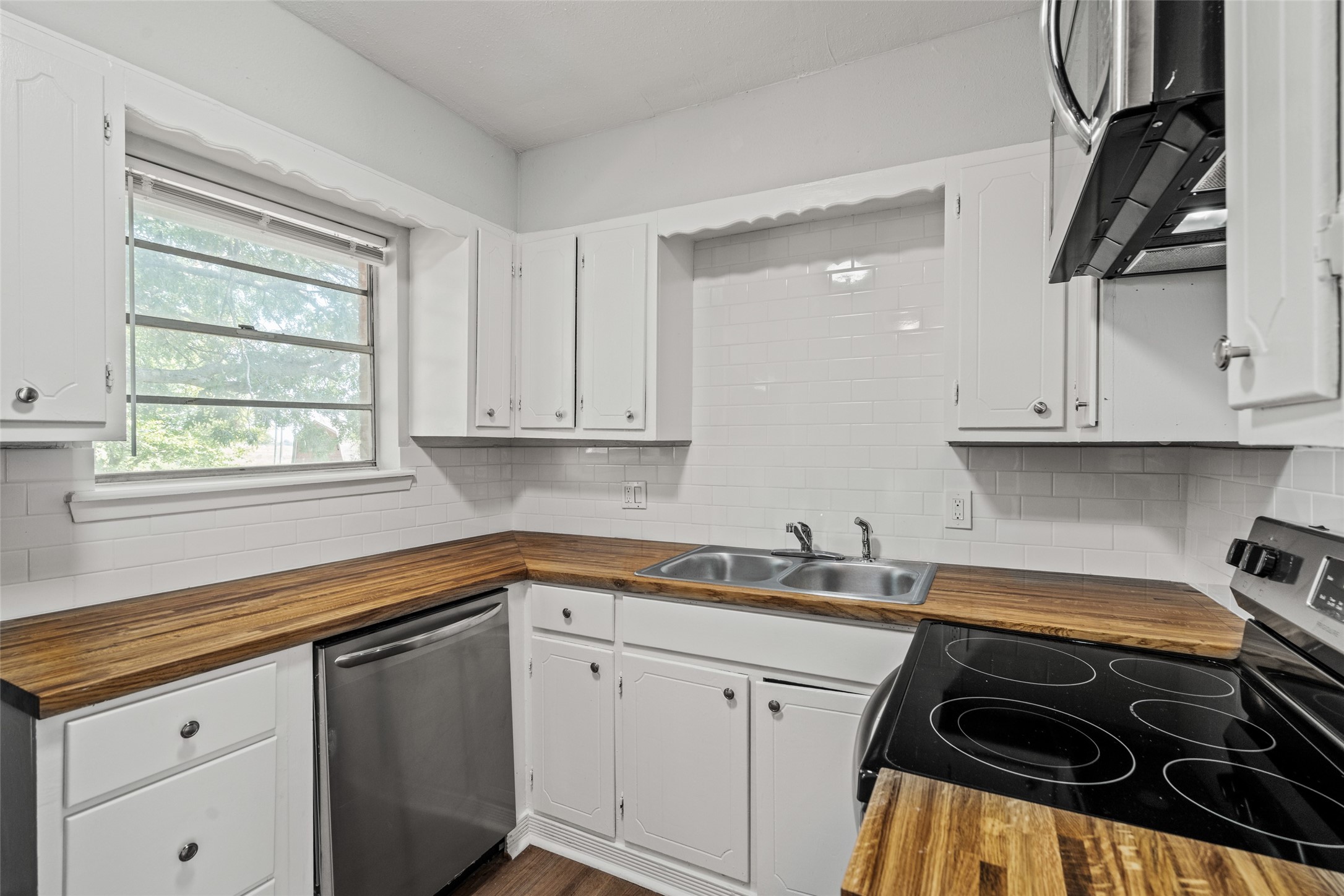 810 S Western Hills Drive