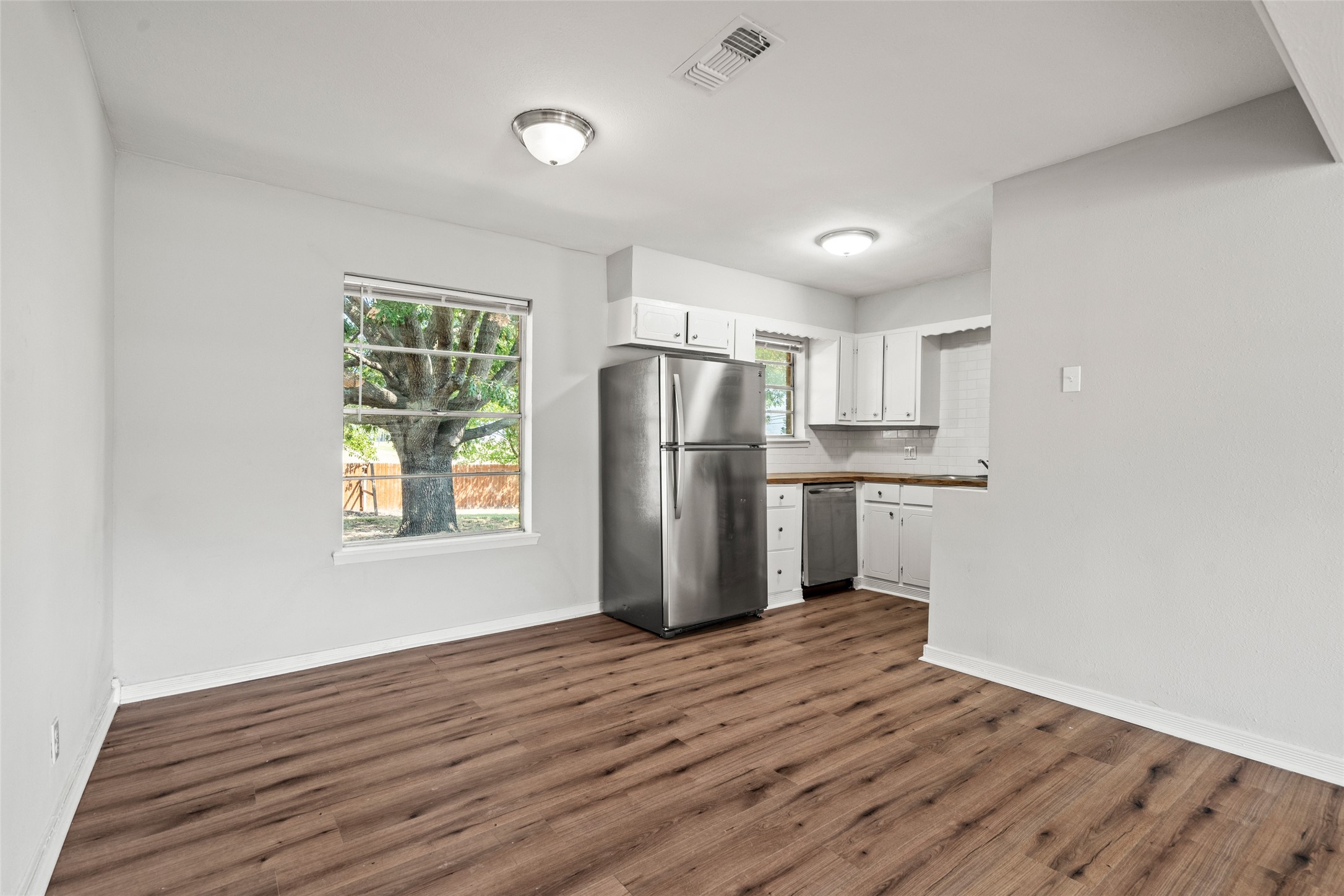 810 S Western Hills Drive