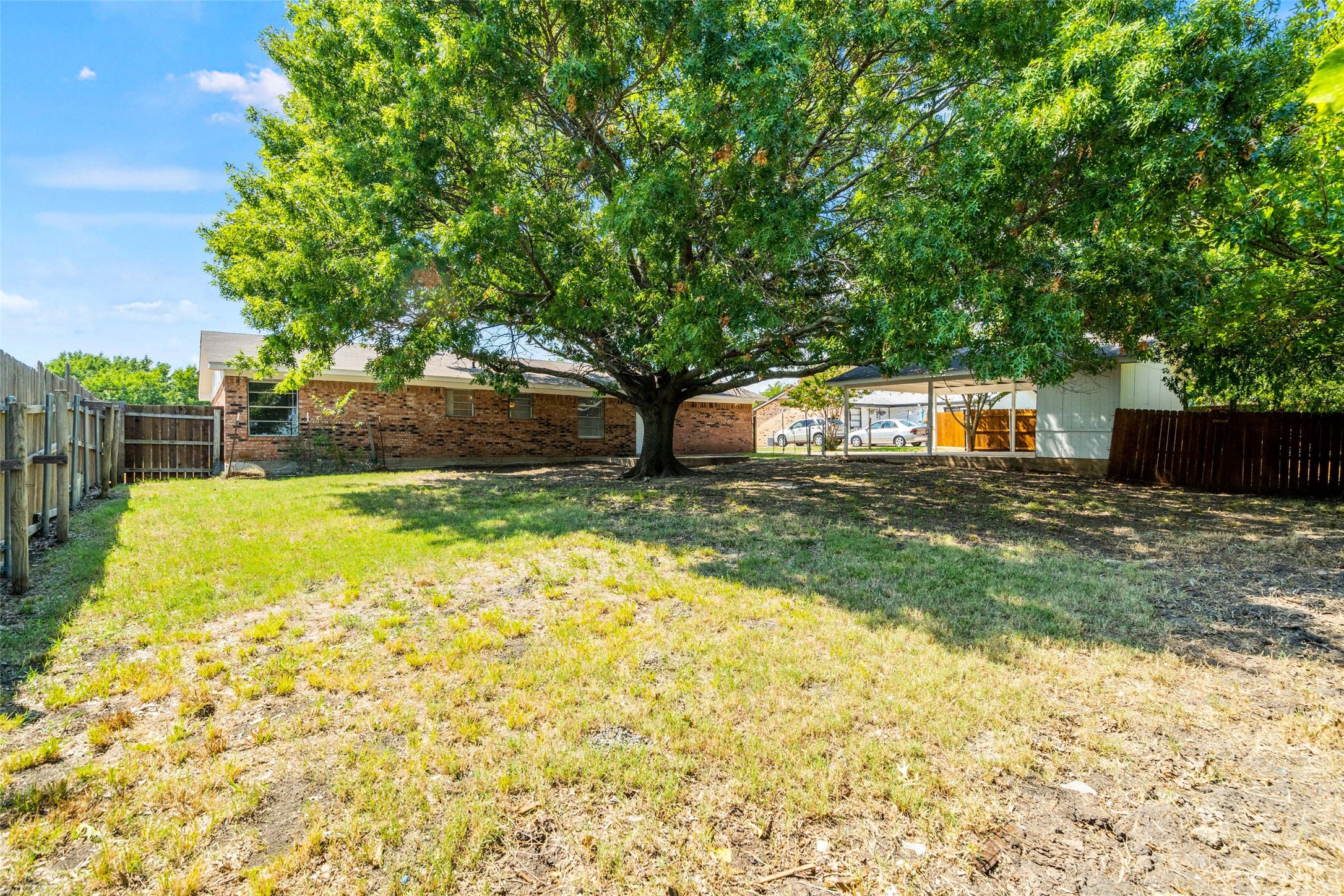 810 S Western Hills Drive